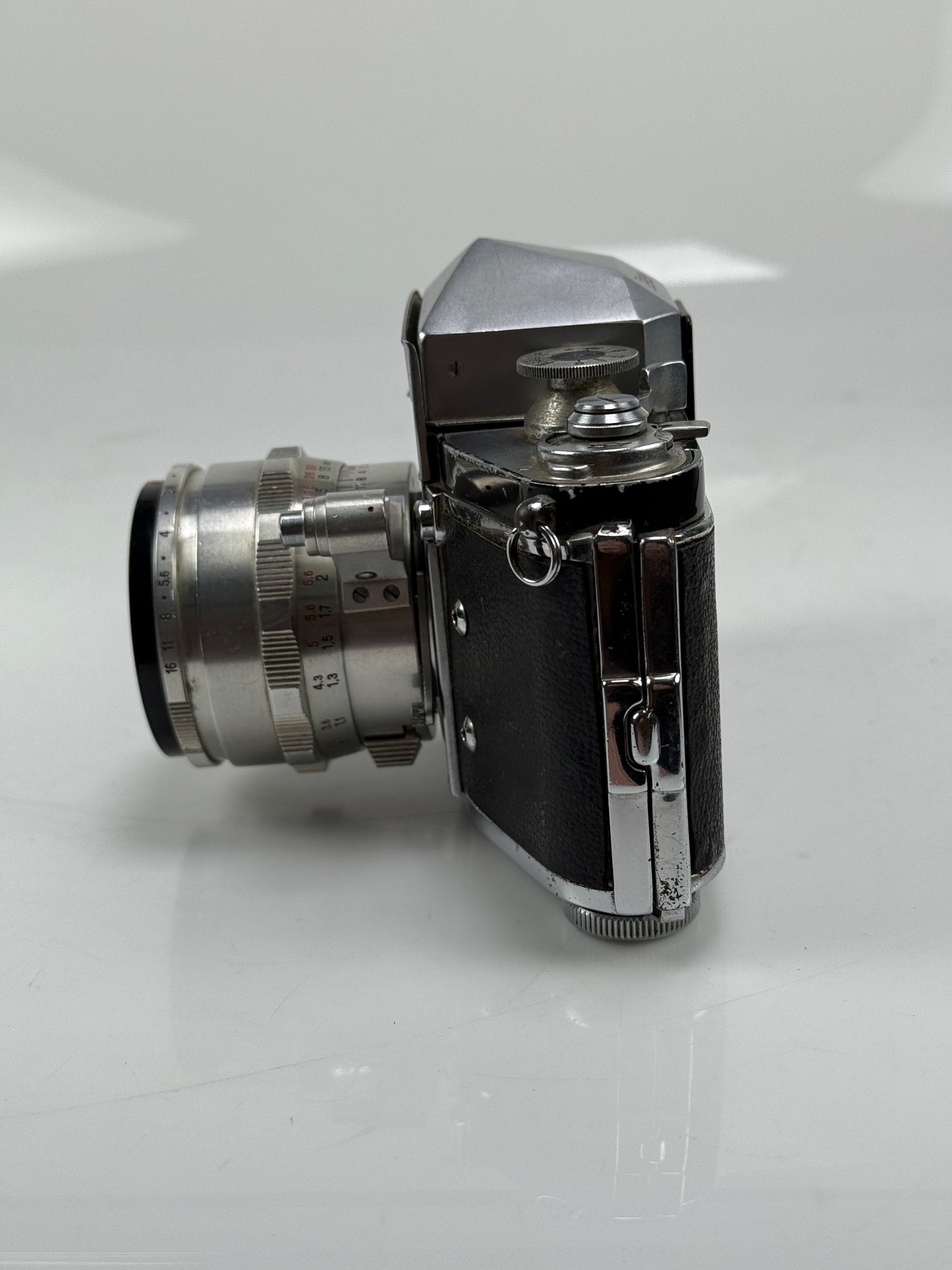 Exakta film camera w/ Carl Zeiss Jena Biotar 58mm F2 Lens