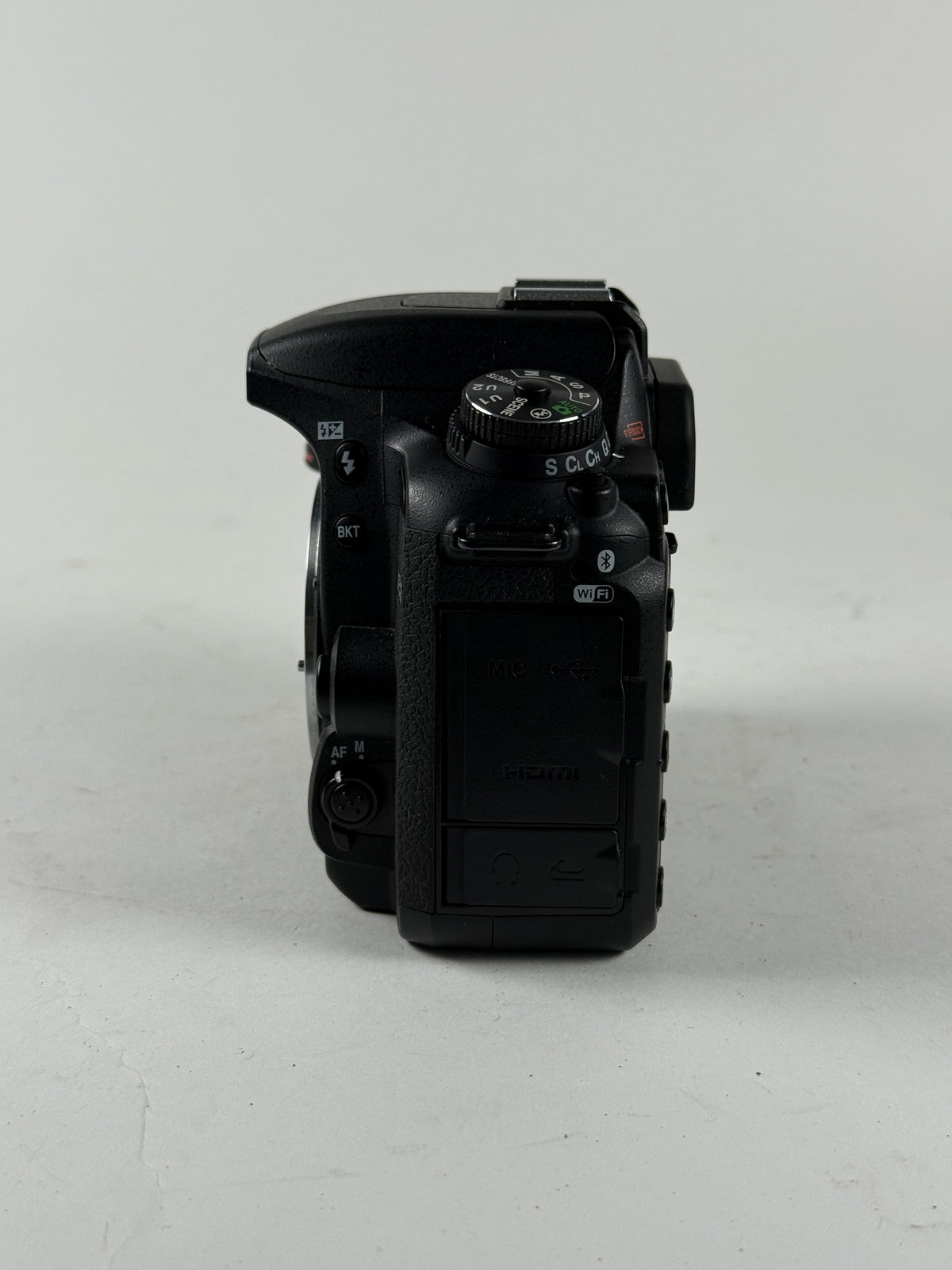 Nikon D7500 20.9MP Digital SLR Camera Body