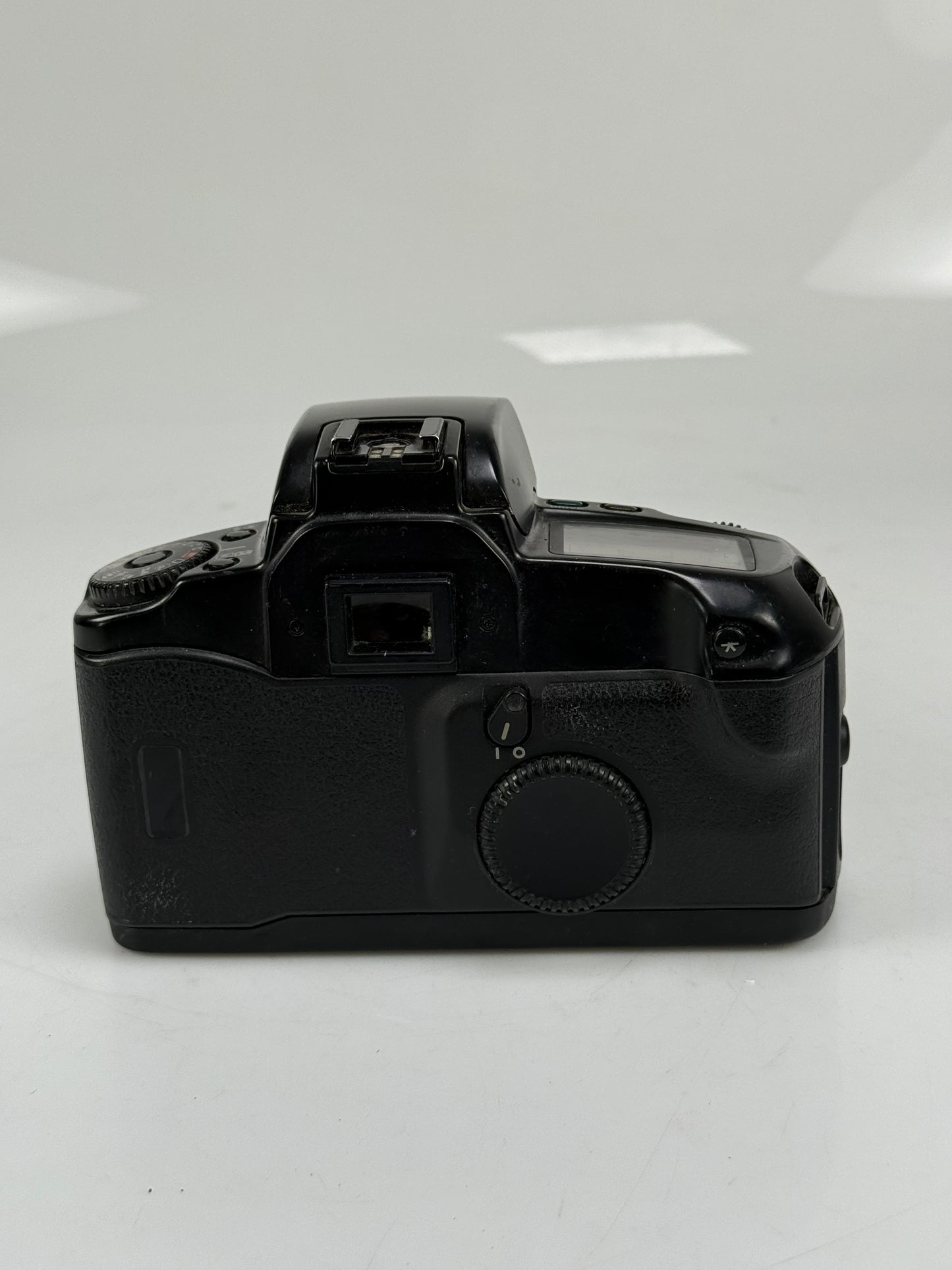 Canon EOS ELAN Film SLR Camera with 28-80mm lens kit