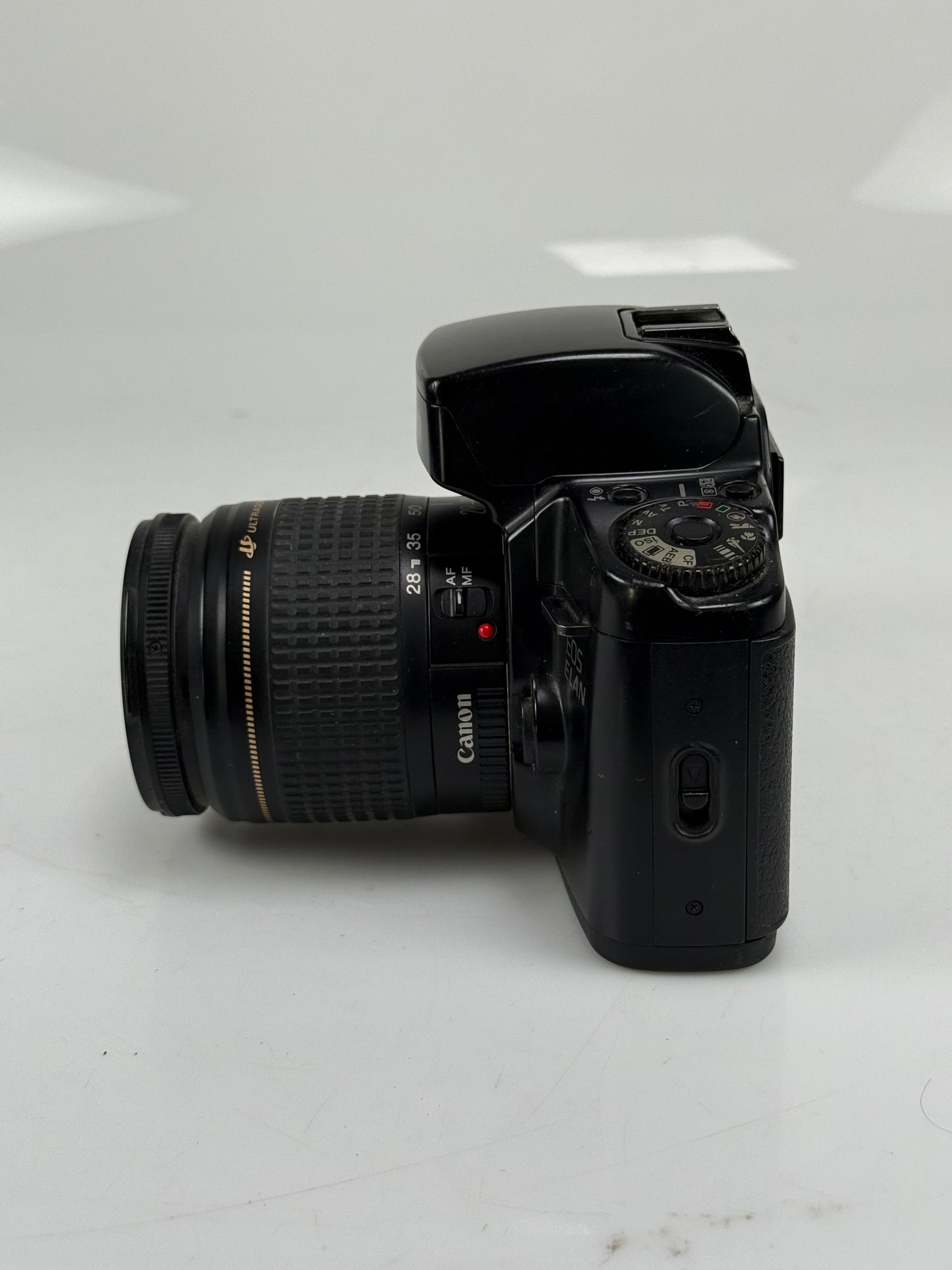 Canon EOS ELAN Film SLR Camera with 28-80mm lens kit