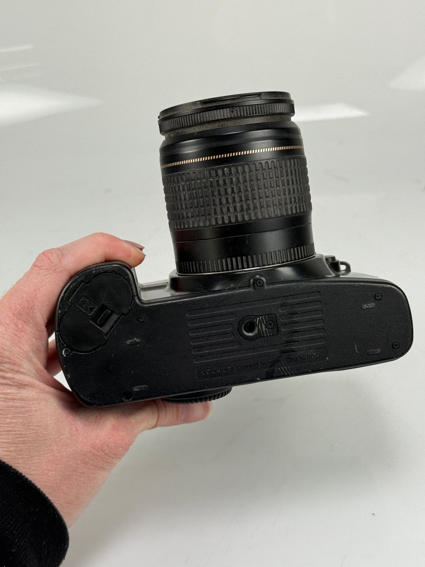 Canon EOS ELAN Film SLR Camera with 28-80mm lens kit