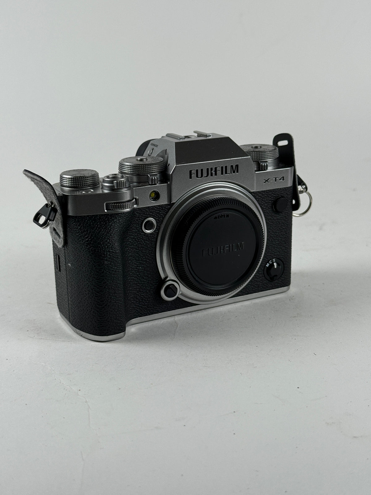 Fuji Fujifilm X-T4 Kit XT4 XT-4 26.1MP Silver Body Only