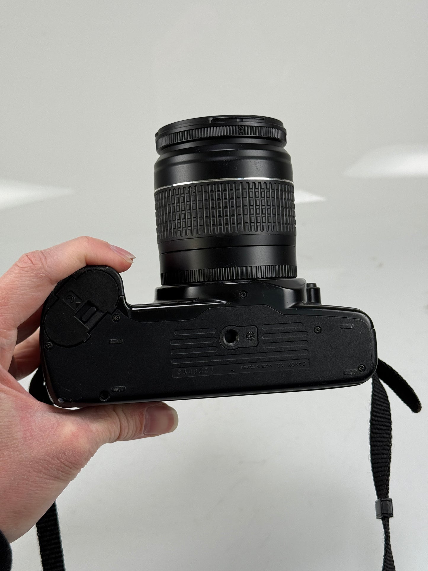 Canon EOS Rebel S II 35mm SLR Film Camera kit with 28-80mm lens