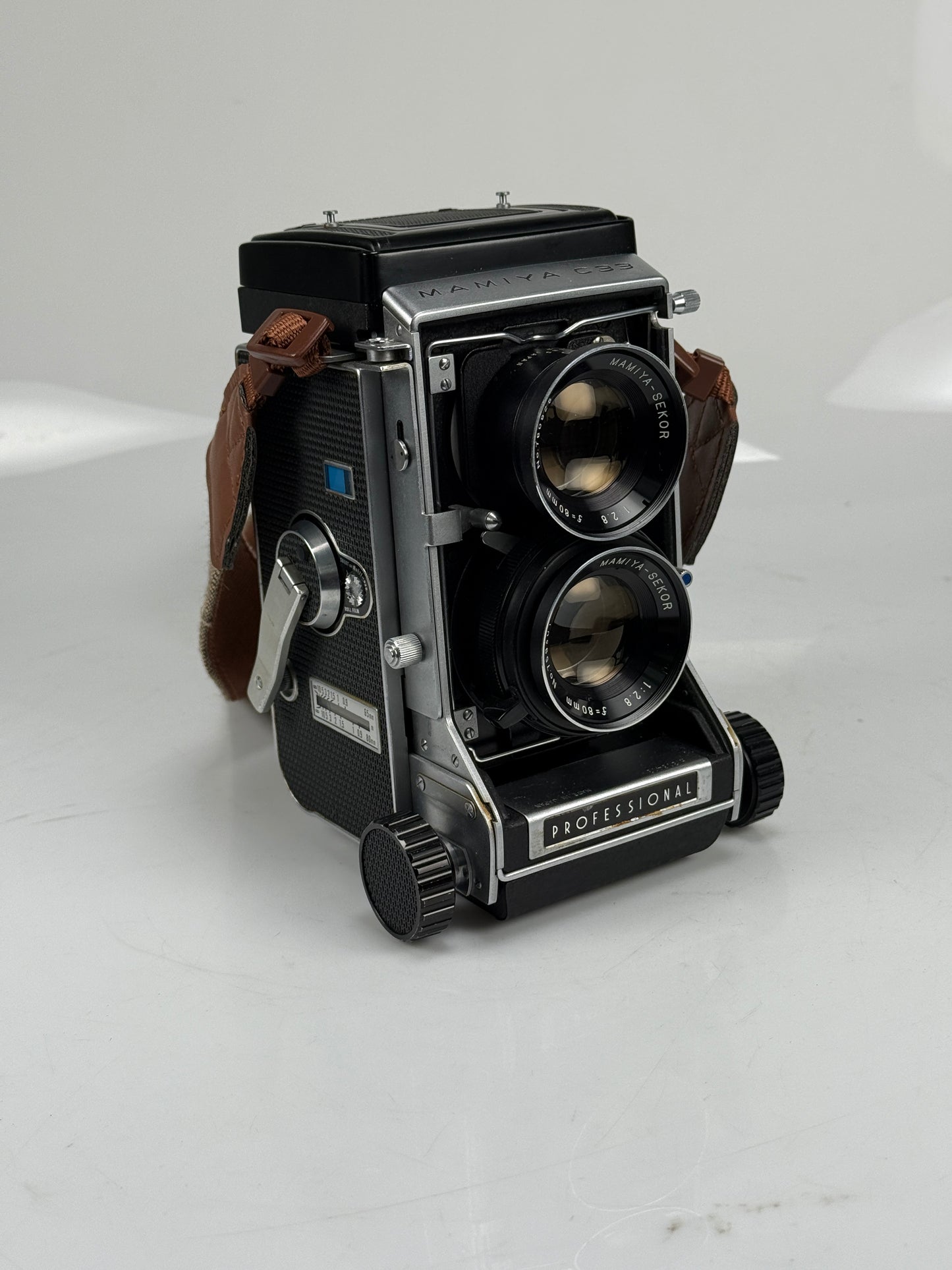 Mamiya C33 TLR medium format Film camera with 80mm f2.8 blue dot lens