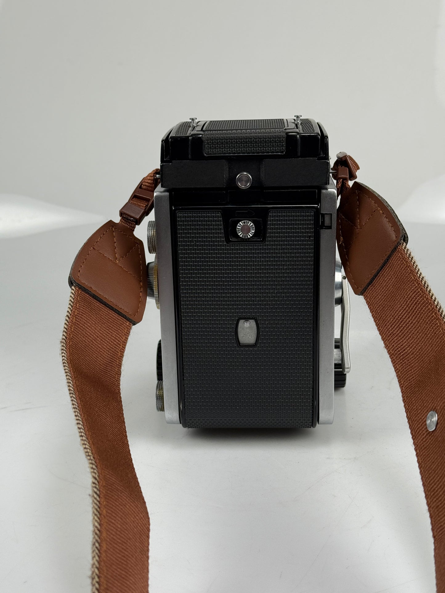 Mamiya C33 TLR medium format Film camera with 80mm f2.8 blue dot lens