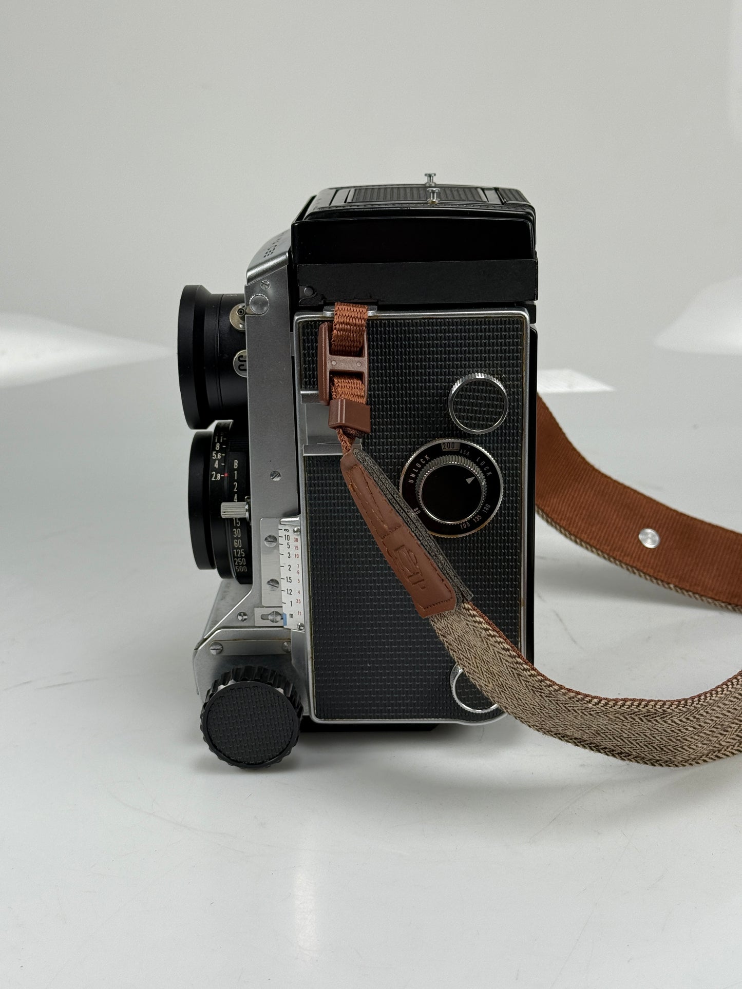 Mamiya C33 TLR medium format Film camera with 80mm f2.8 blue dot lens