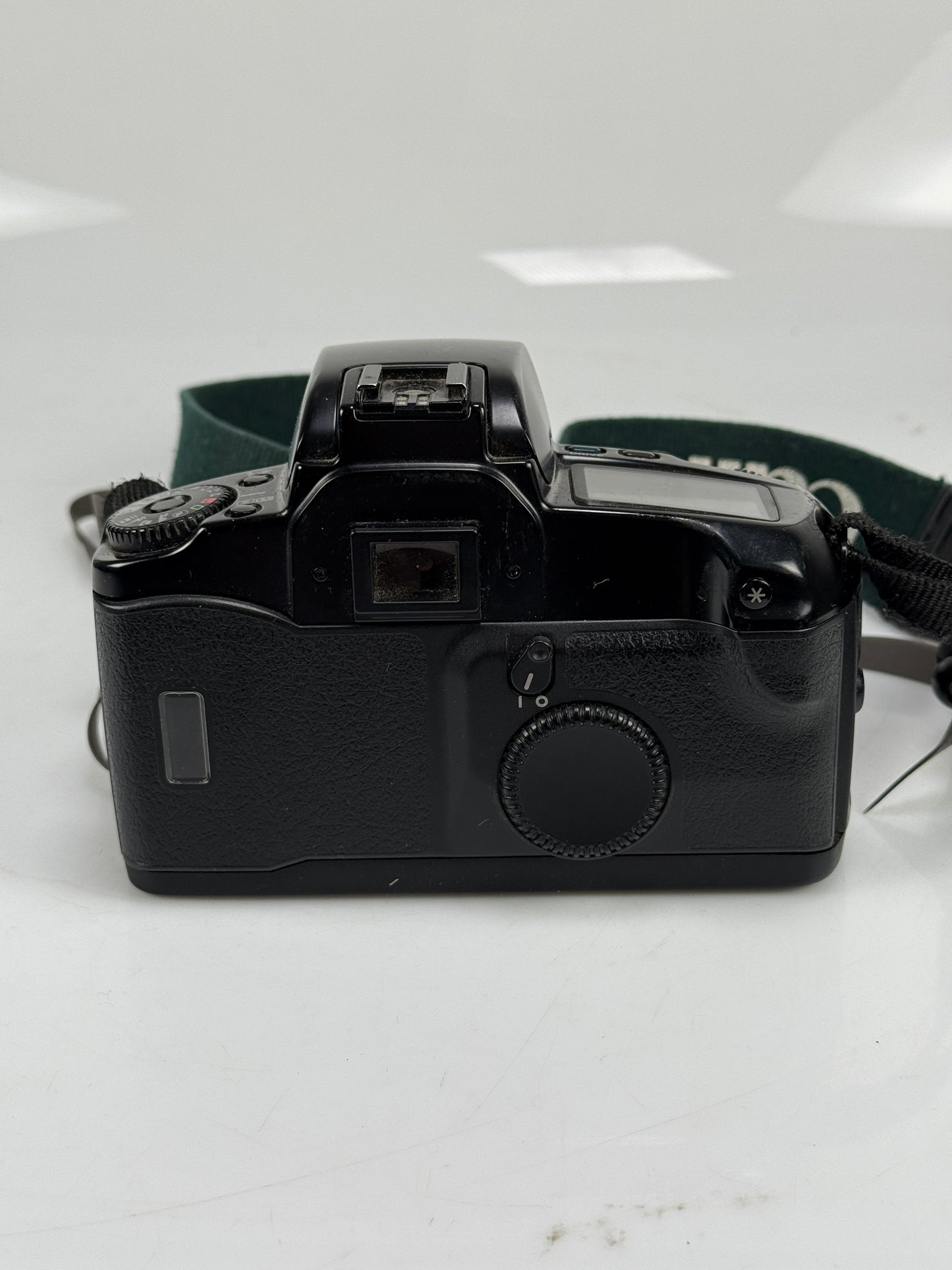 Canon EOS ELAN Film SLR Camera with 28-80mm lens kit