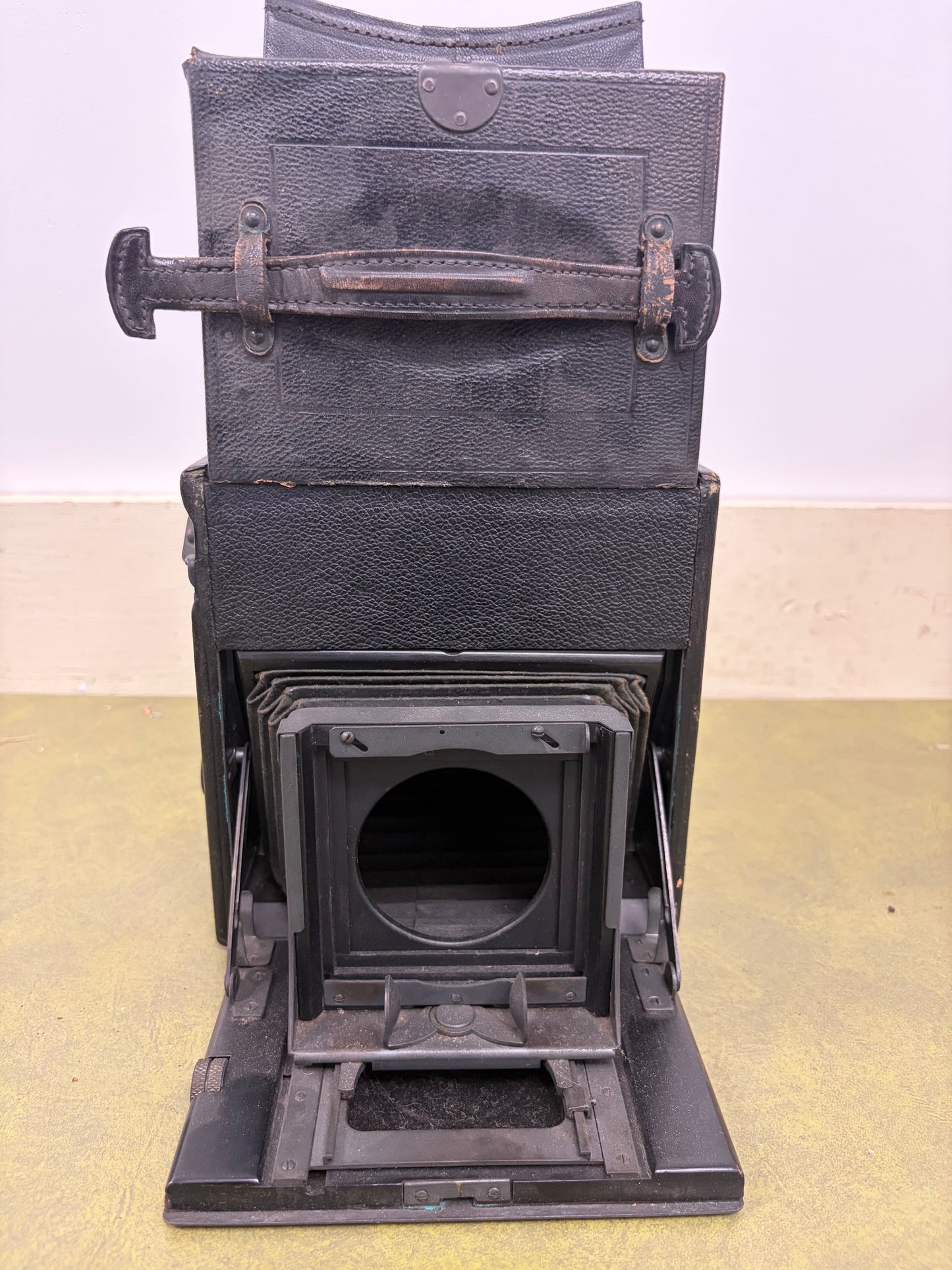 Compact Graflex SLR Large Format Film Camera