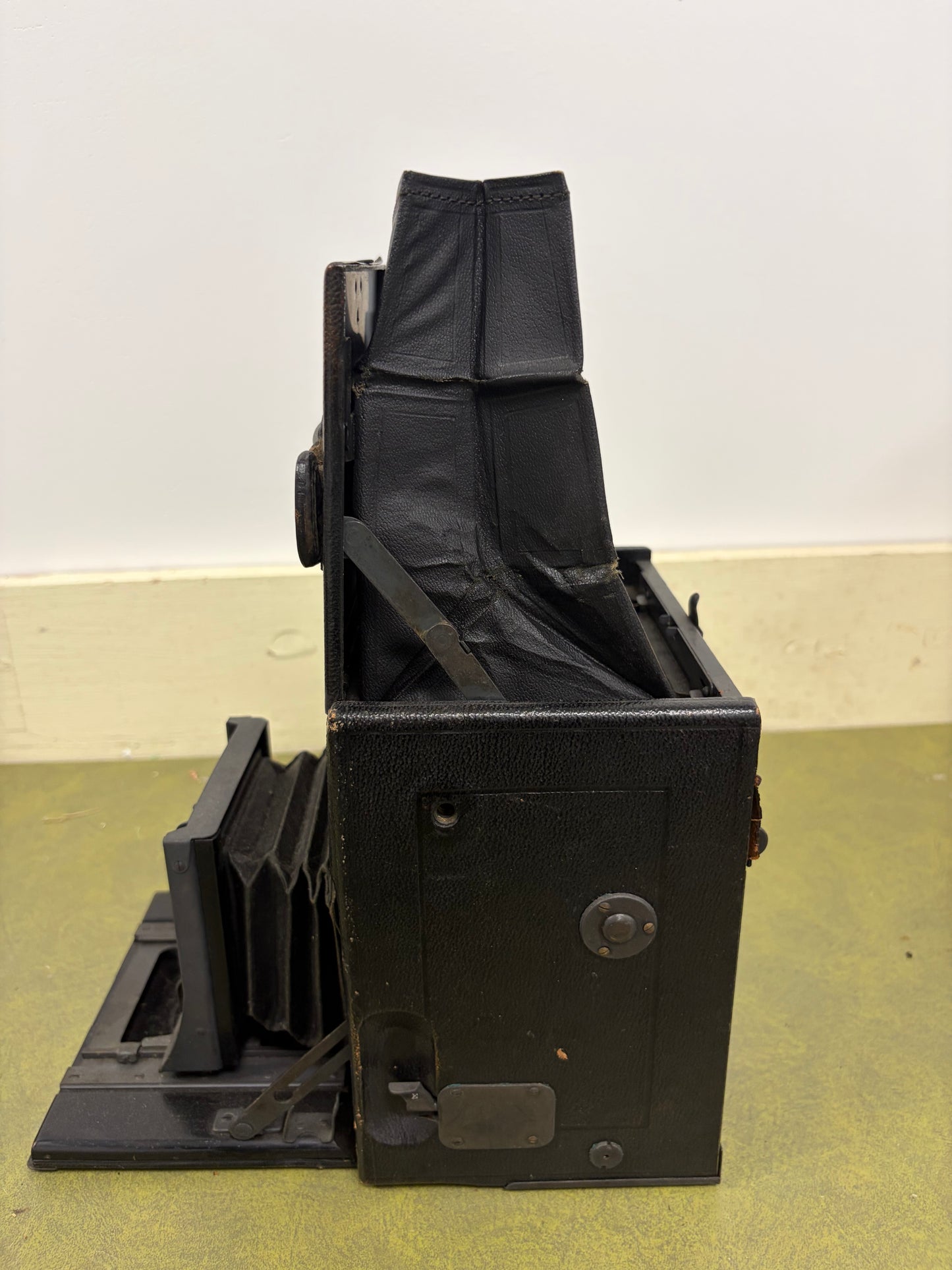 Compact Graflex SLR Large Format Film Camera