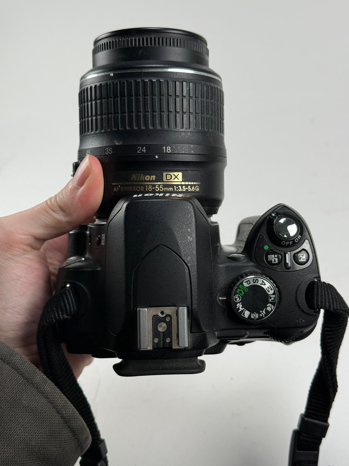 Nikon D D60 10.2MP Digital SLR Camera - Kit with 18-55mm f3.5-5.6 VR Lens