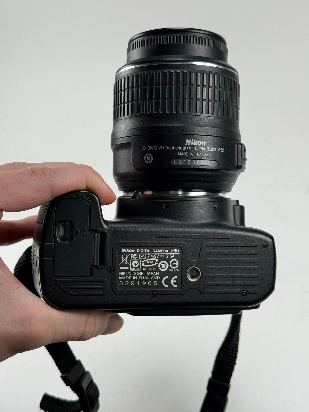 Nikon D D60 10.2MP Digital SLR Camera - Kit with 18-55mm f3.5-5.6 VR Lens