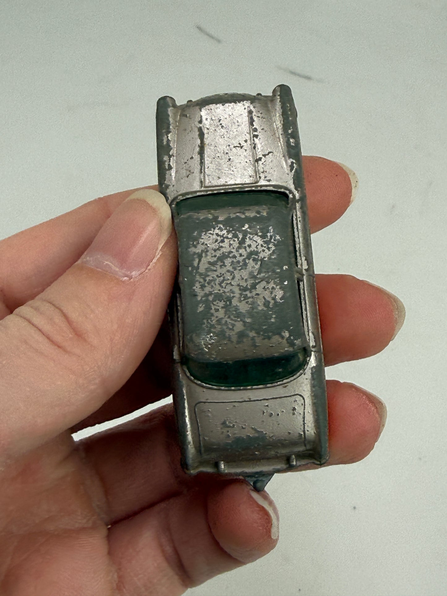 Matchbox Lesney # 33a Ford Zodiac metallic mauve/orange Good no Box