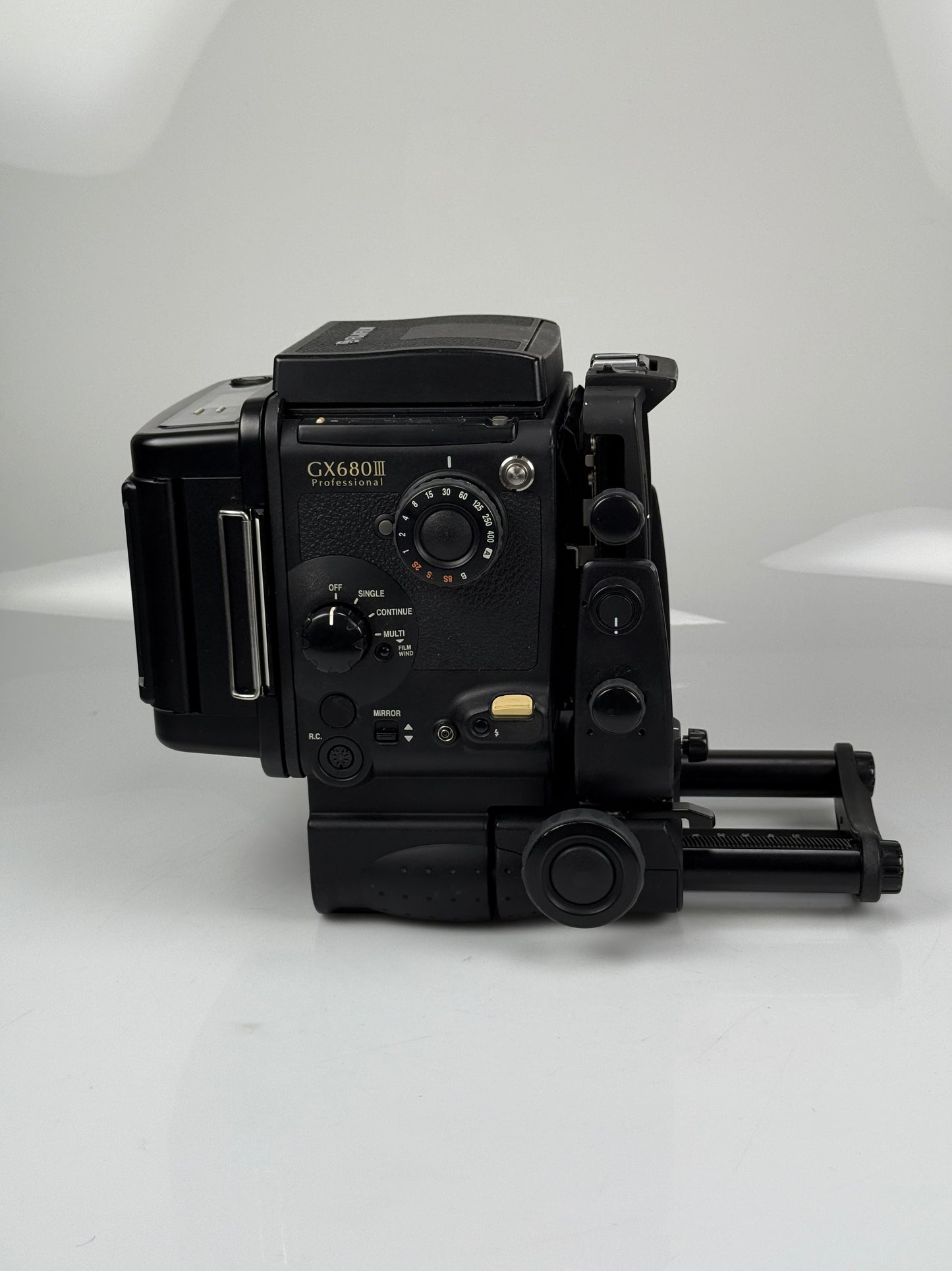 Fuji Fujifilm GX680 III Medium format film camera body, 120 roll film holder, WLF