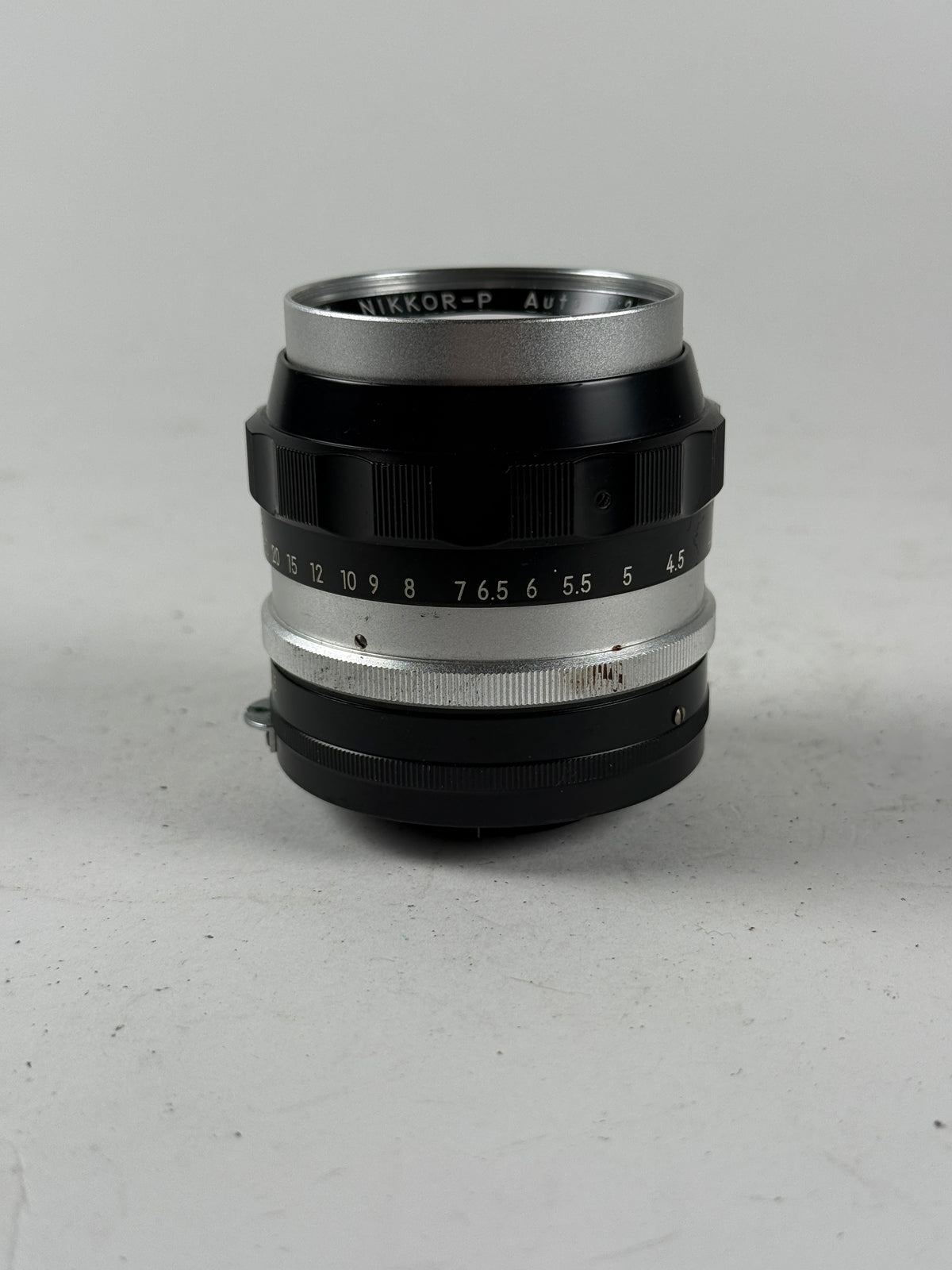 Nikon Nikkor-P 10.5cm 105mm F2.5 Non AI Feet Lens