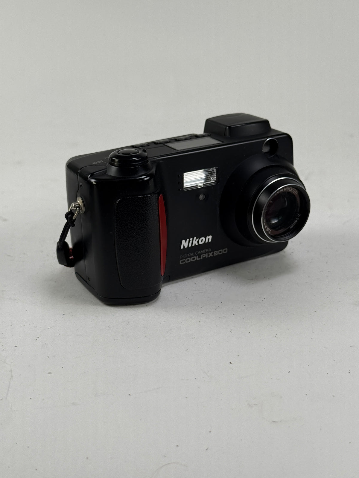 Nikon COOLPIX 800 2.1MP Zoom Digital Camera Black