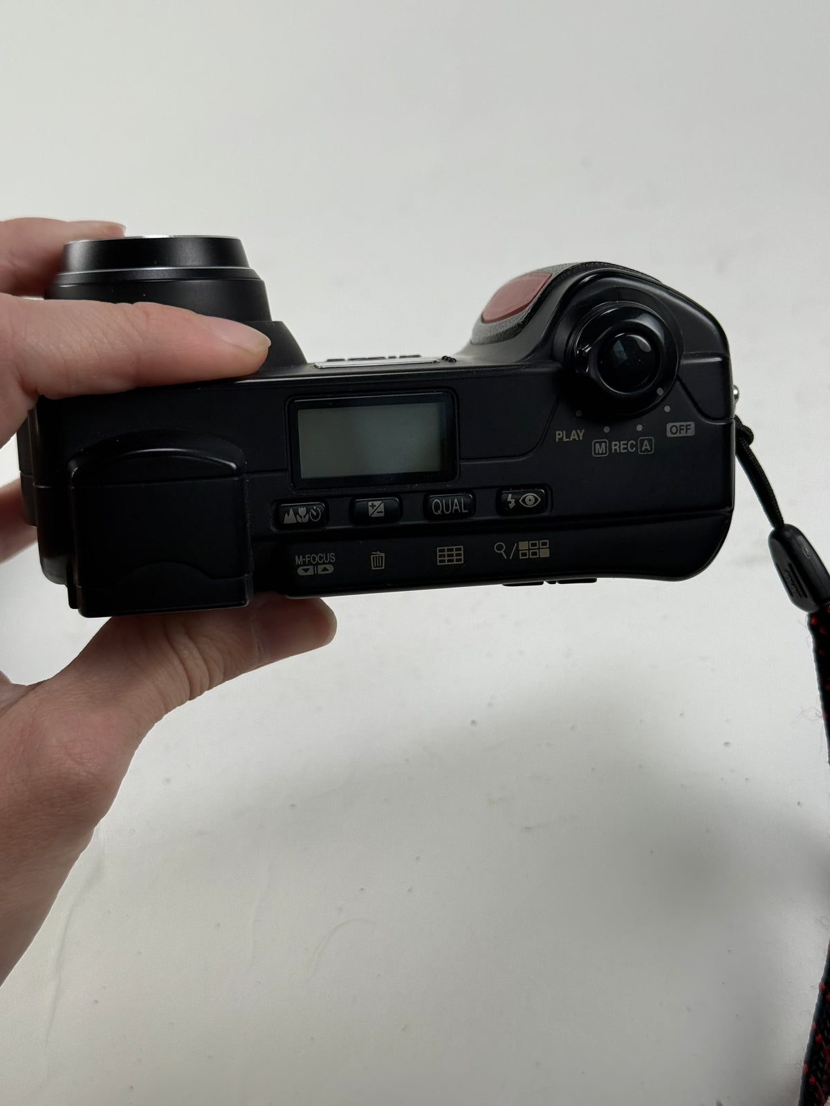Nikon COOLPIX 800 2.1MP Zoom Digital Camera Black