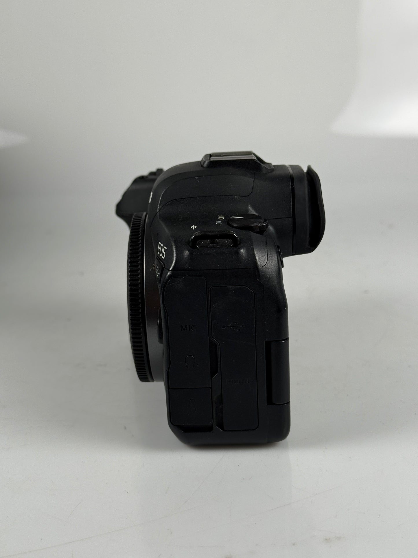 Canon EOS R6 Full-Frame Mirrorless Camera with 4K Video, Full-Frame CMOS Senor