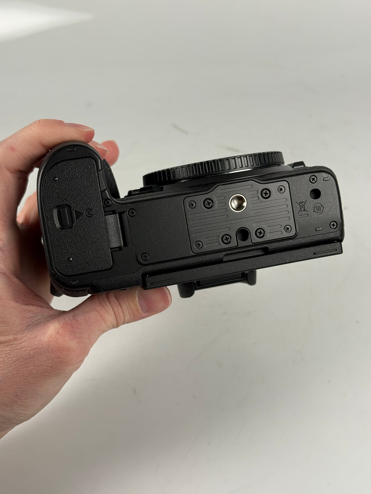 Nikon Z7 mirrorless digital camera body 45.7MP (350 Shots)