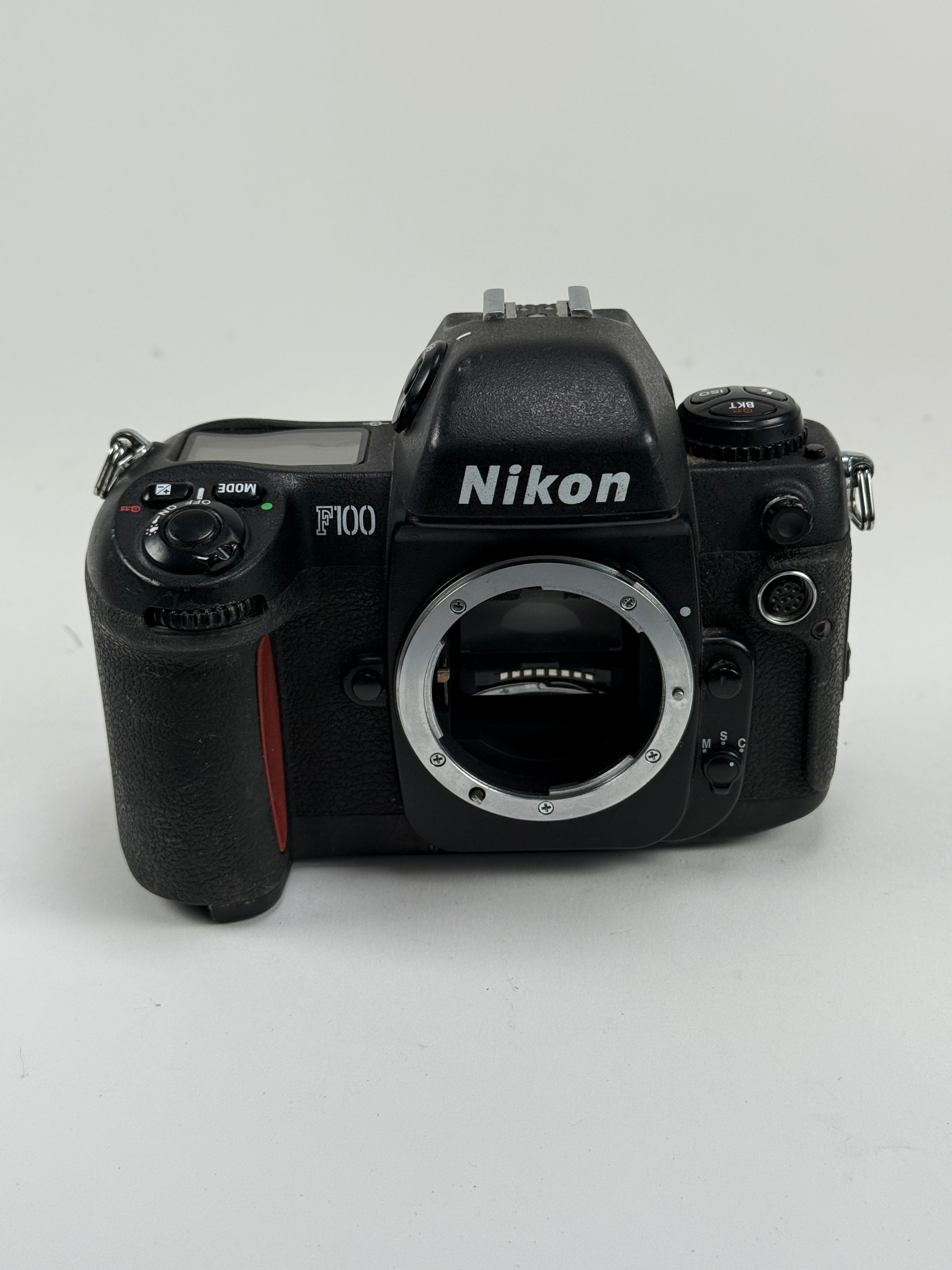 Nikon F100 ボディ Review of the Nikon F100 film camera