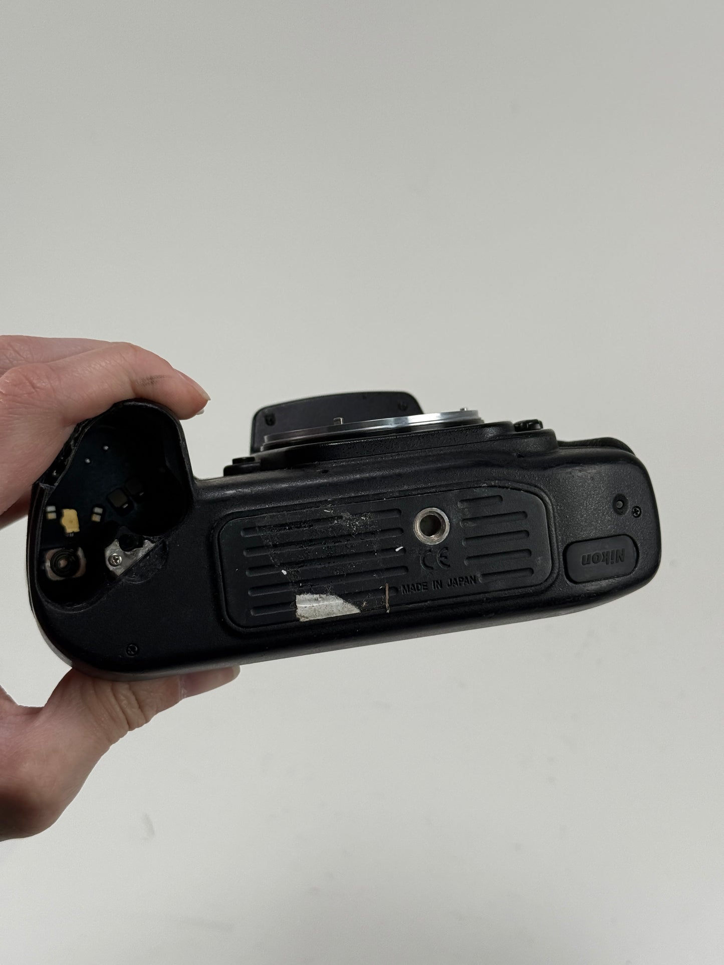 Nikon F100 35mm Camera Body Only