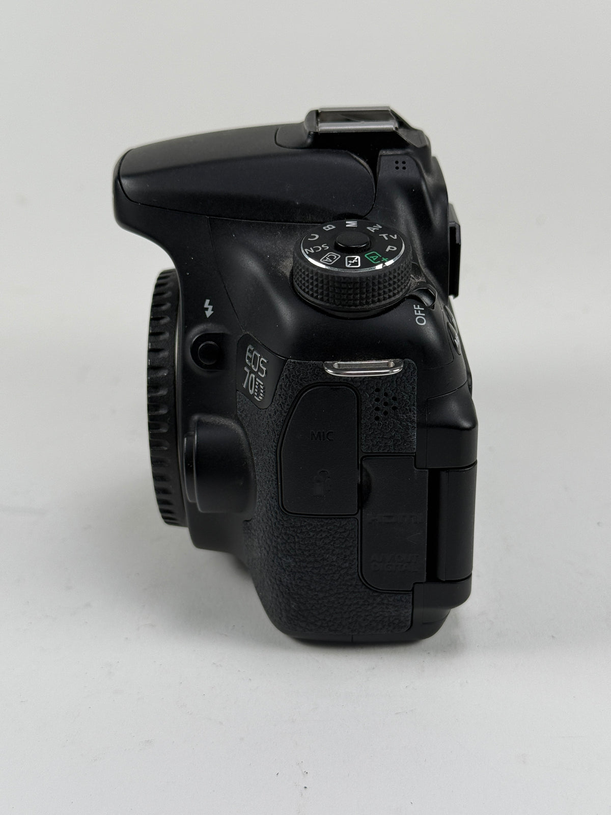 Canon EOS 70D Digital SLR 20.2MP Camera Body
