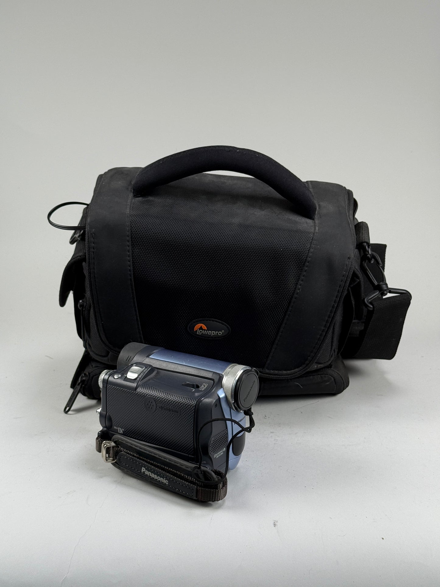 Panasonic PV-GS9 MiniDV PalmCorder Camcorder 20x Optical Zoom