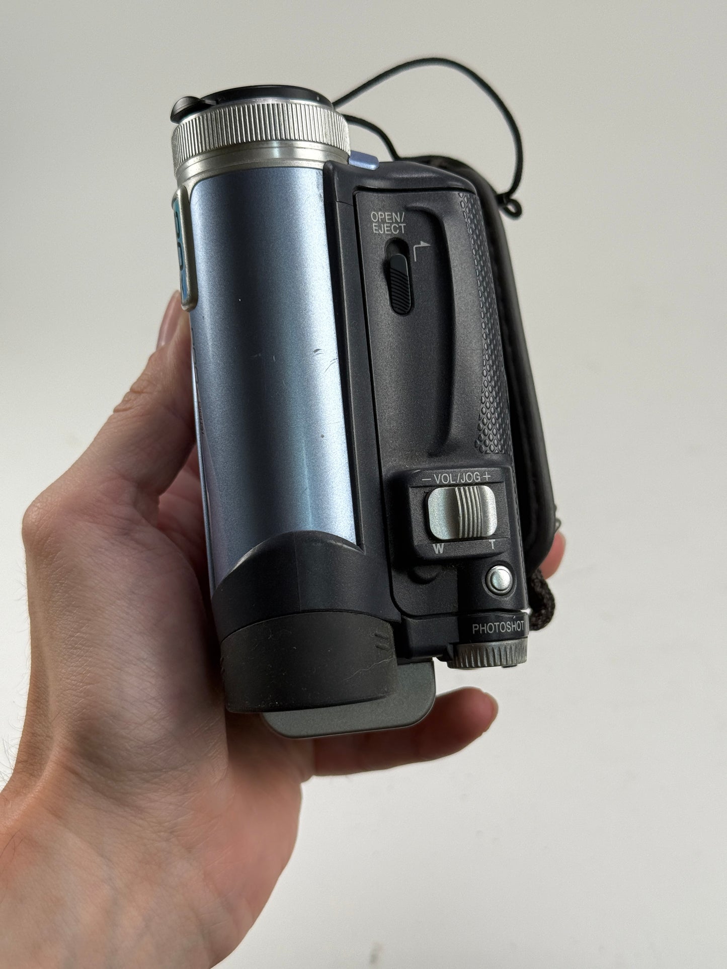Panasonic PV-GS9 MiniDV PalmCorder Camcorder 20x Optical Zoom