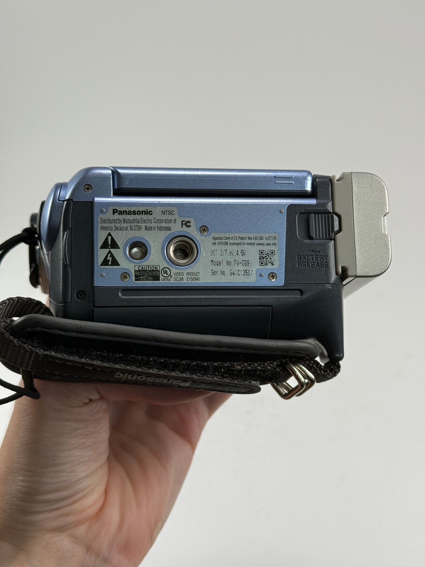 Panasonic PV-GS9 MiniDV PalmCorder Camcorder 20x Optical Zoom