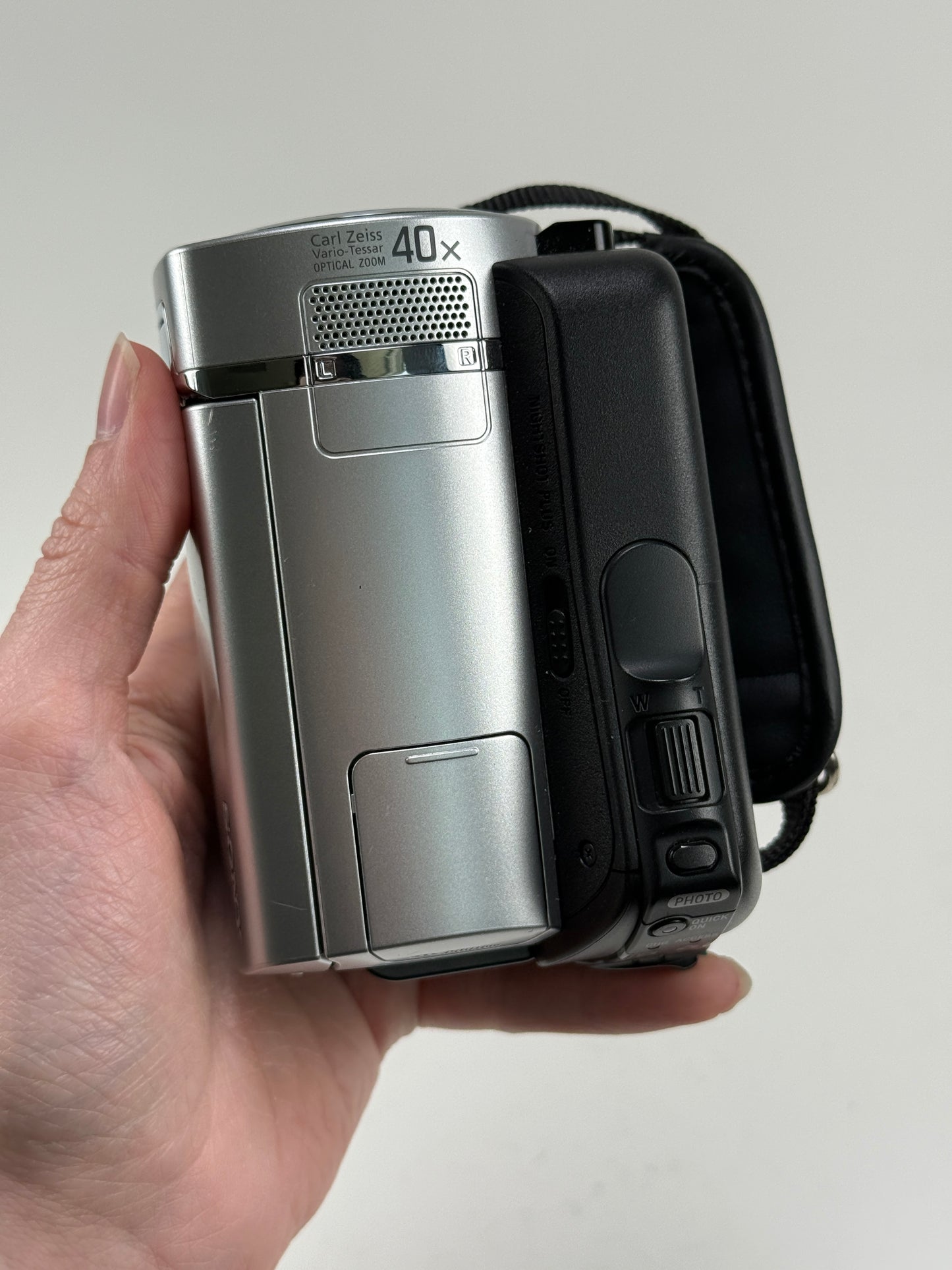 Sony Handycam DCR-SR45 Handheld Camcorder 30GB