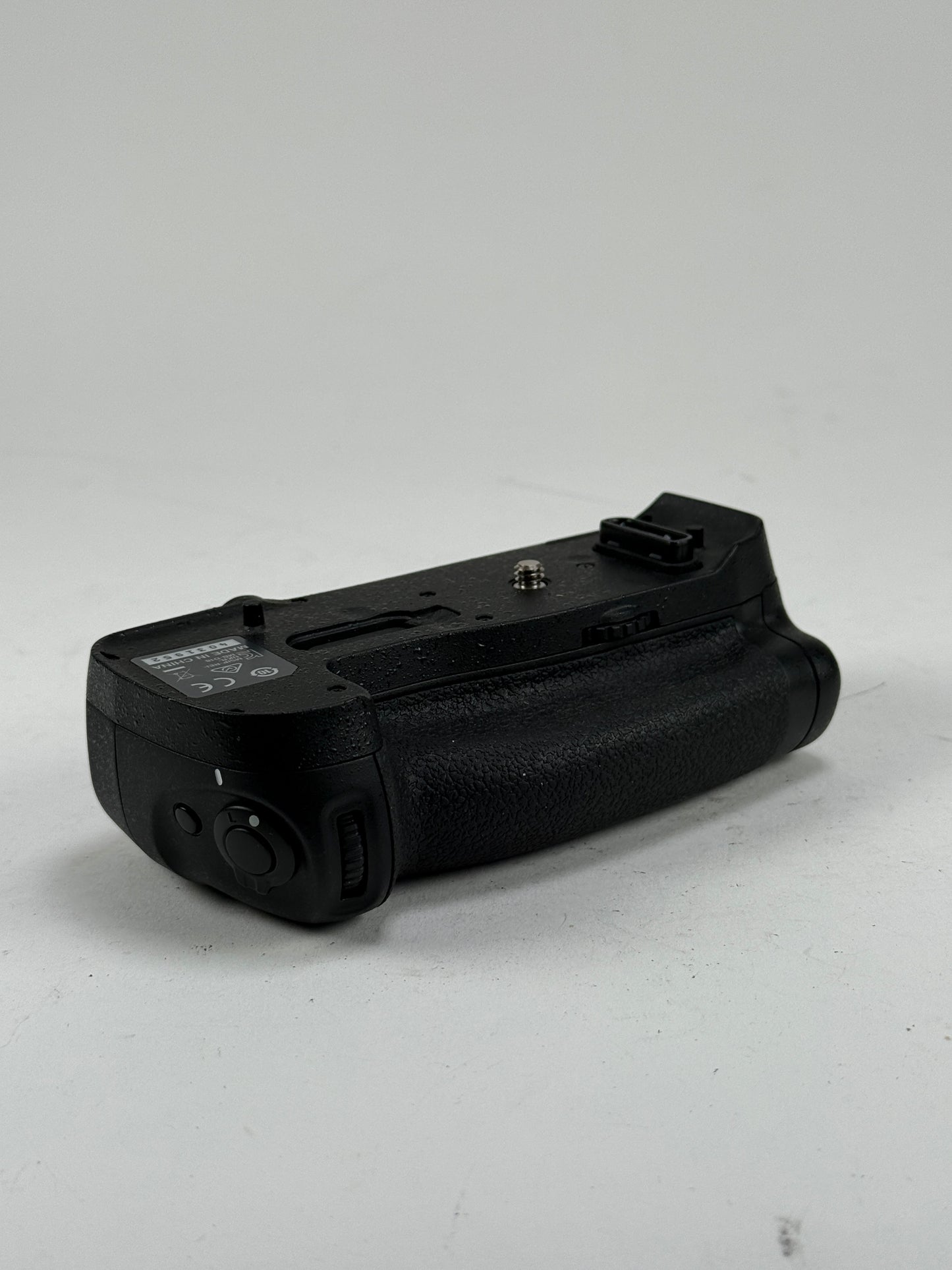 Genuine OEM Nikon MB-D18 Multi Power Battery Pack Grip for D850