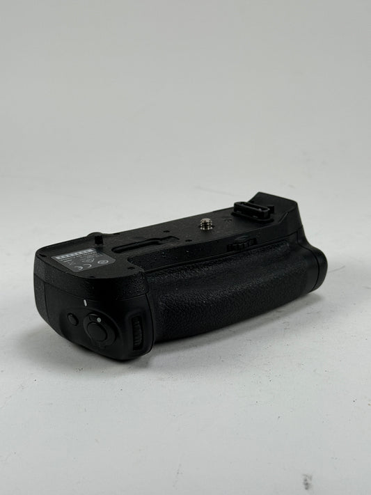 Genuine OEM Nikon MB-D18 Multi Power Battery Pack Grip for D850
