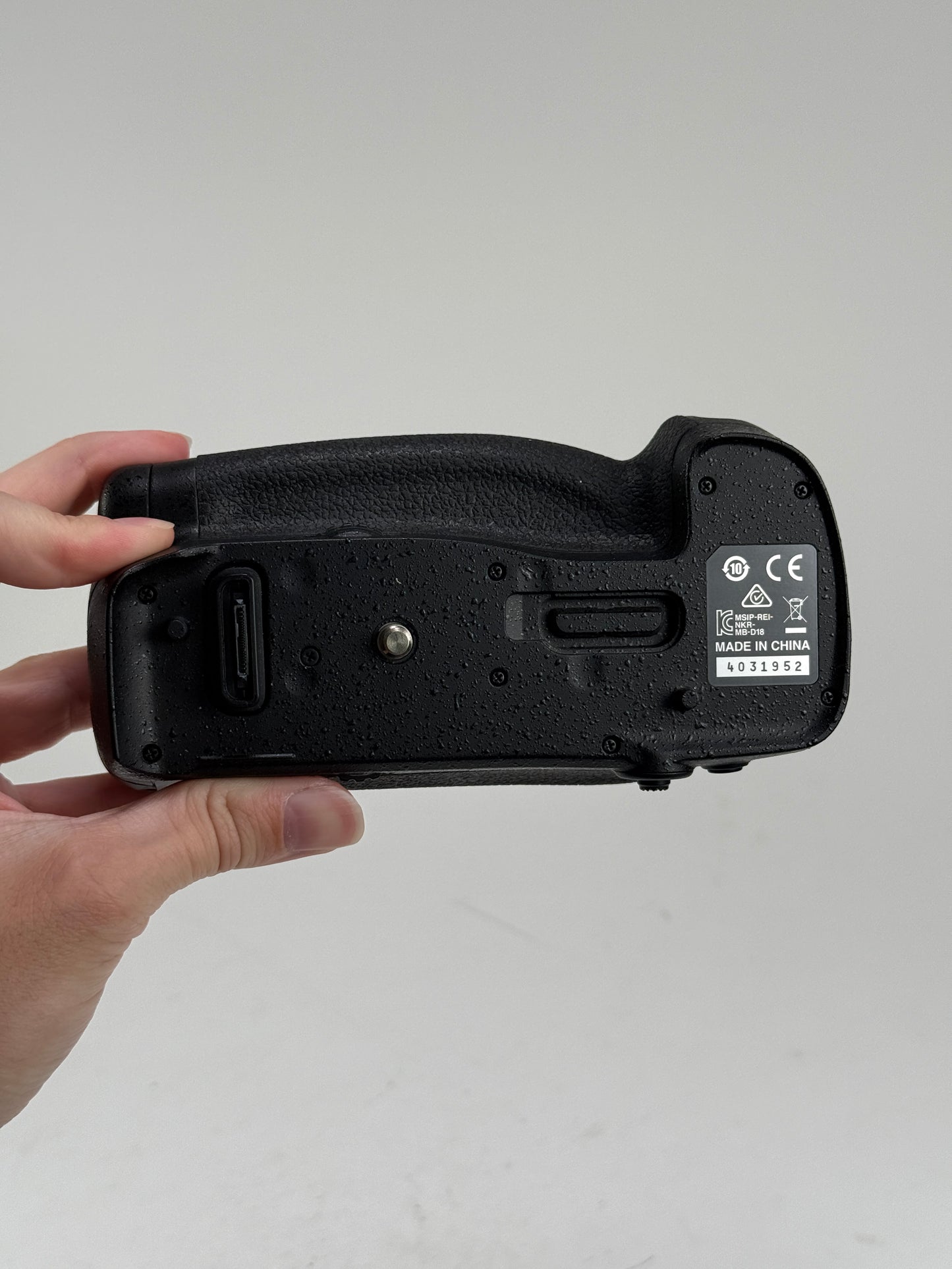 Genuine OEM Nikon MB-D18 Multi Power Battery Pack Grip for D850
