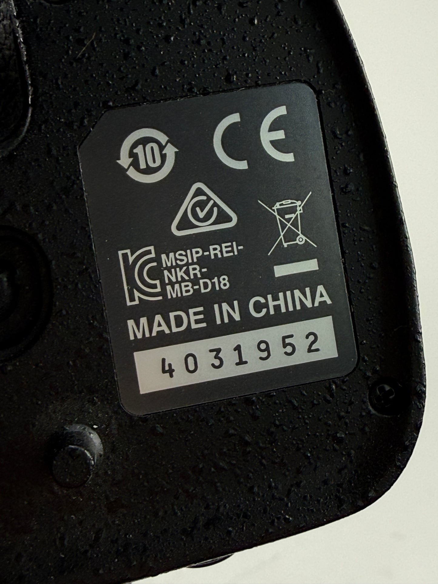 Genuine OEM Nikon MB-D18 Multi Power Battery Pack Grip for D850