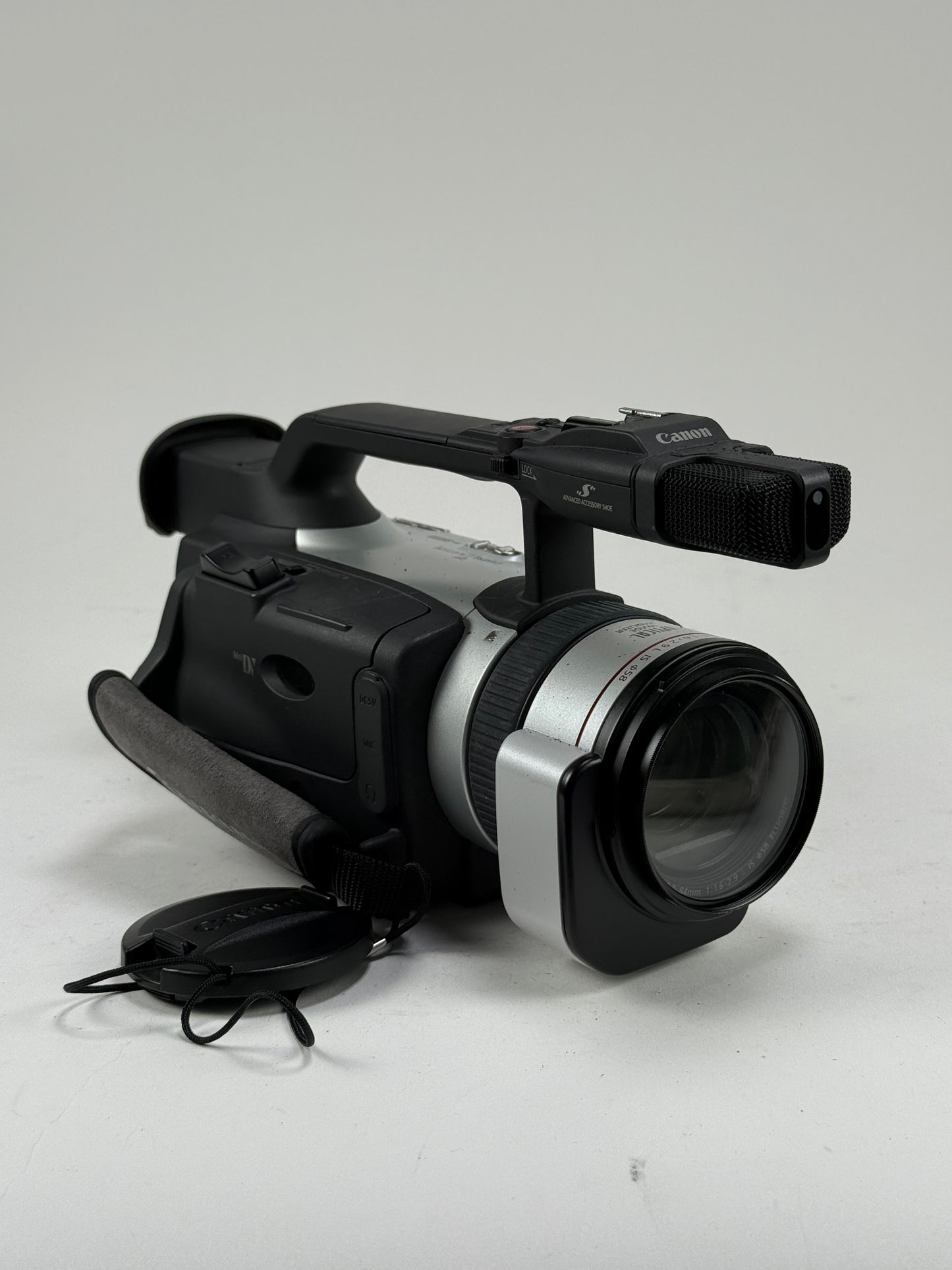 Canon DM-GL2 Silver 2.5″ LCD Lightweight MiniDV 3CCD Digital Video Camcorder