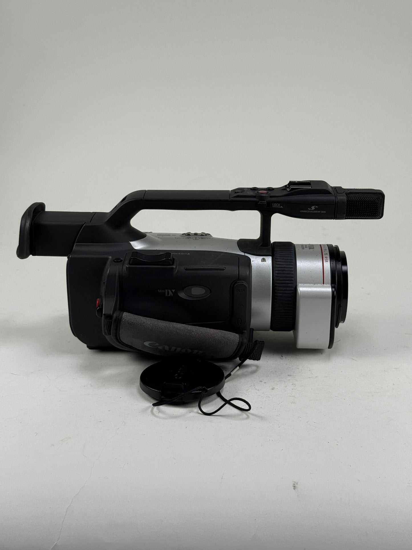 Canon DM-GL2 Silver 2.5″ LCD Lightweight MiniDV 3CCD Digital Video Camcorder