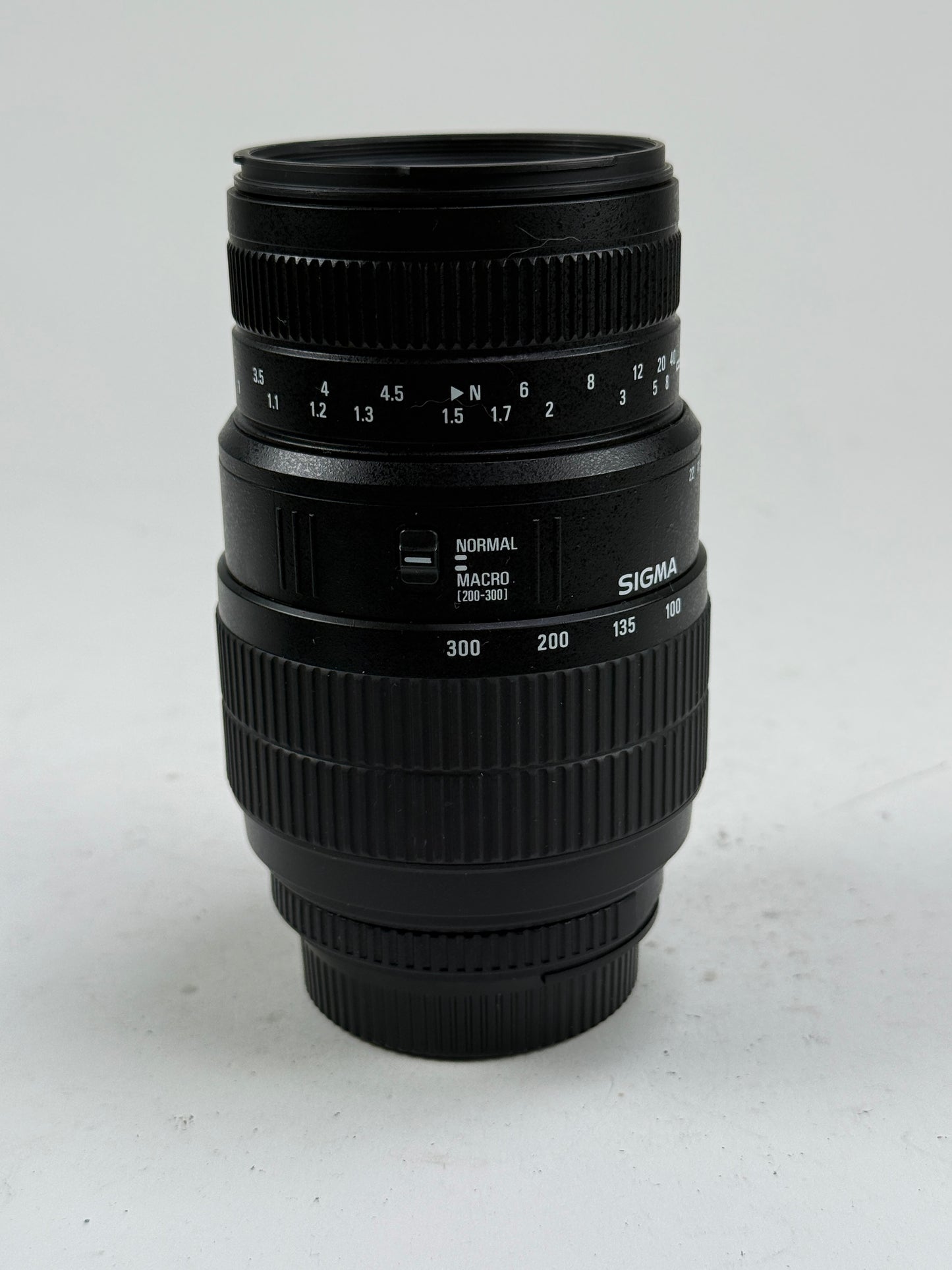 Sigma AF 70-300mm F4-5.6 D APO Macro Lens Nikon