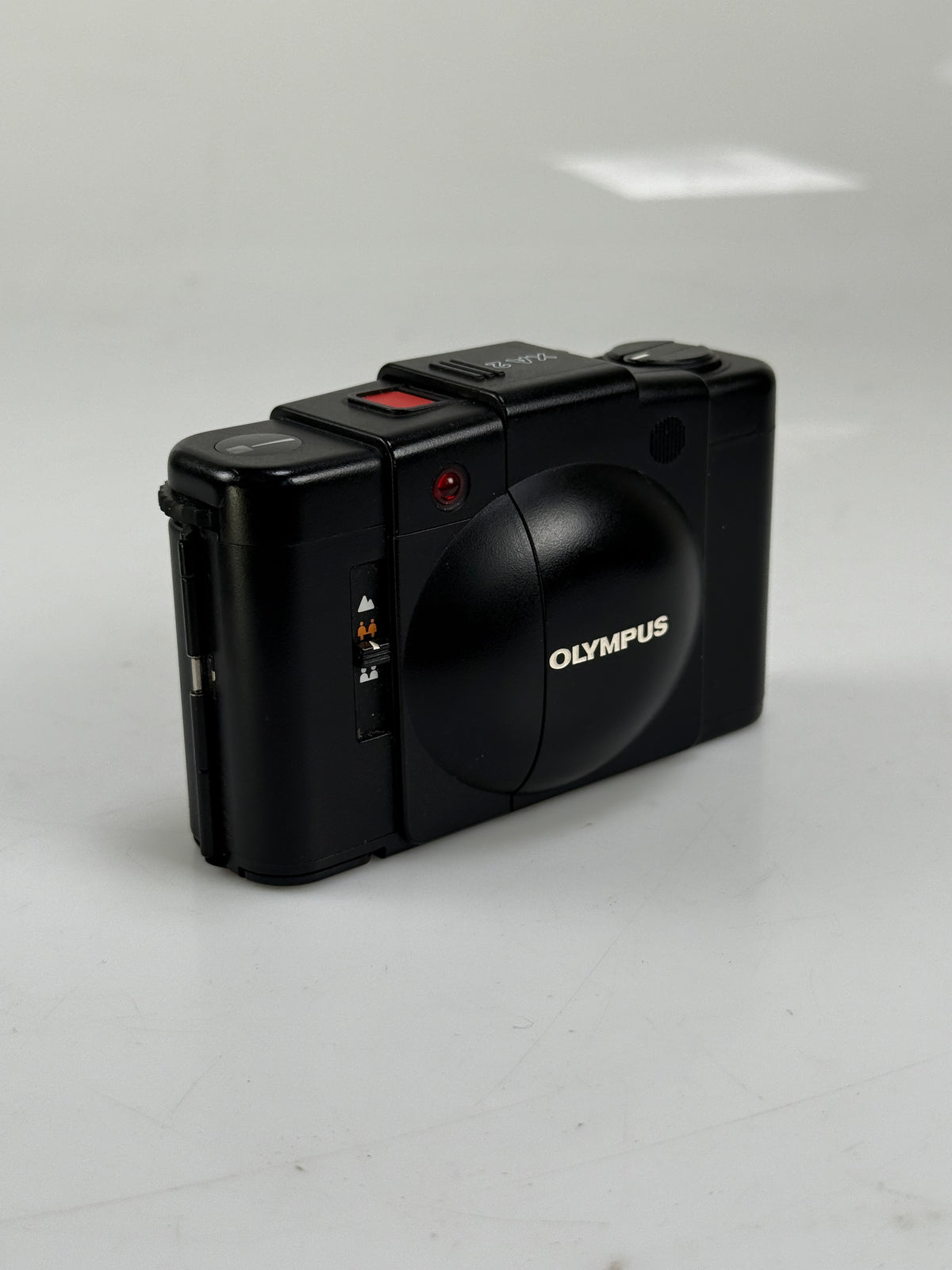 Olympus XA2 35mm Rangefinder Camera 35mm f3.5