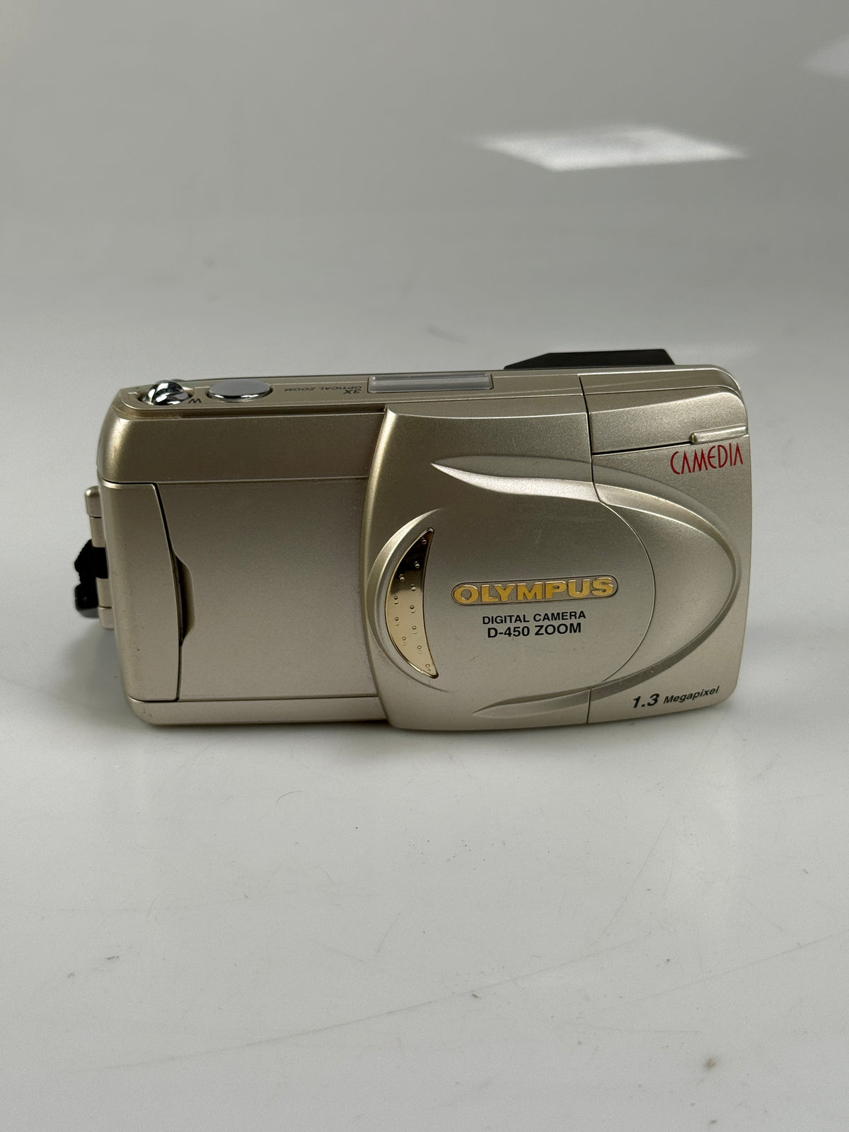 Olympus Camedia D-450 Zoom 1.3MP Digital Point & Shoot Camera w/ memory card