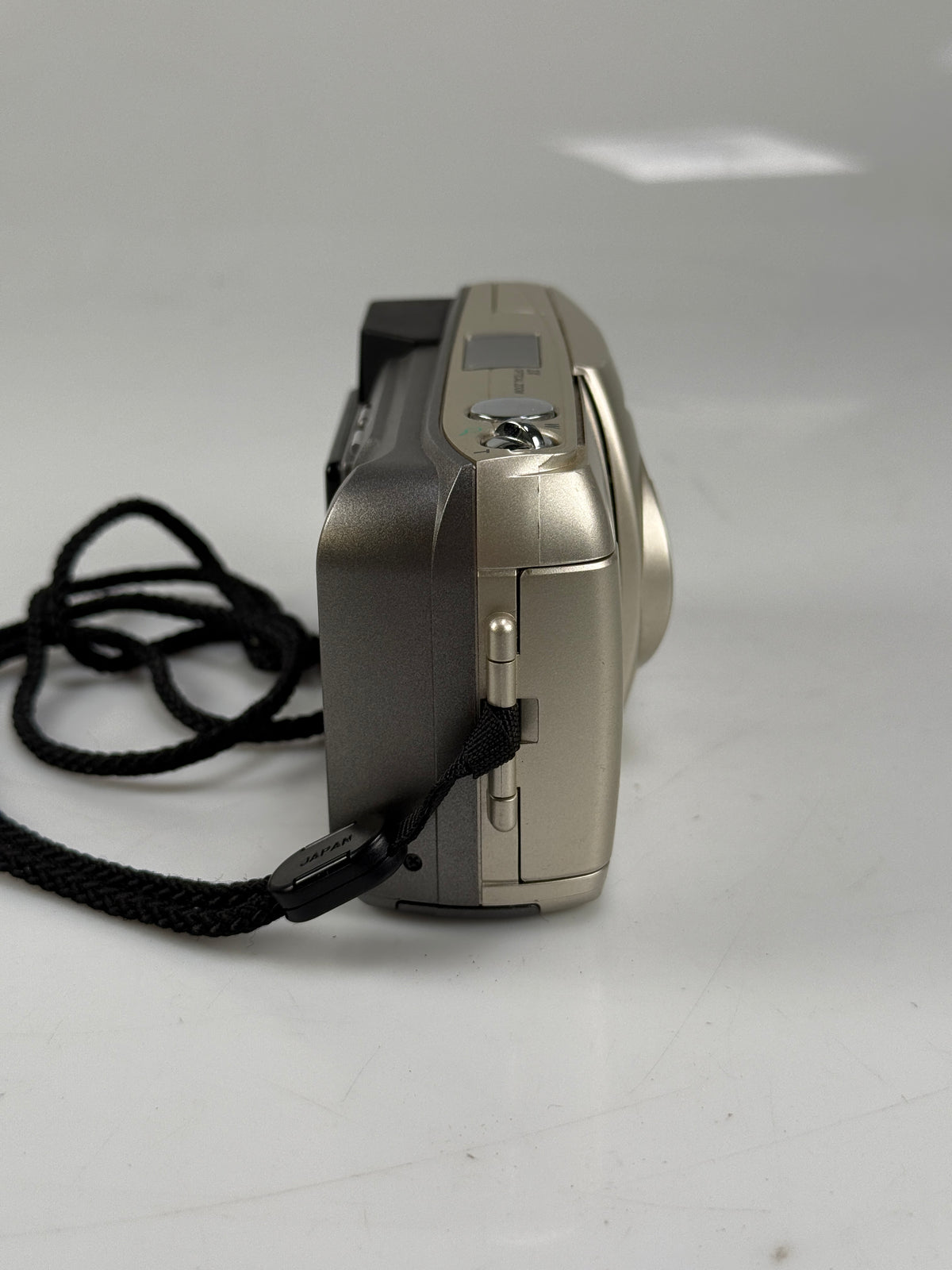 Olympus Camedia D-450 Zoom 1.3MP Digital Point & Shoot Camera w/ memory card