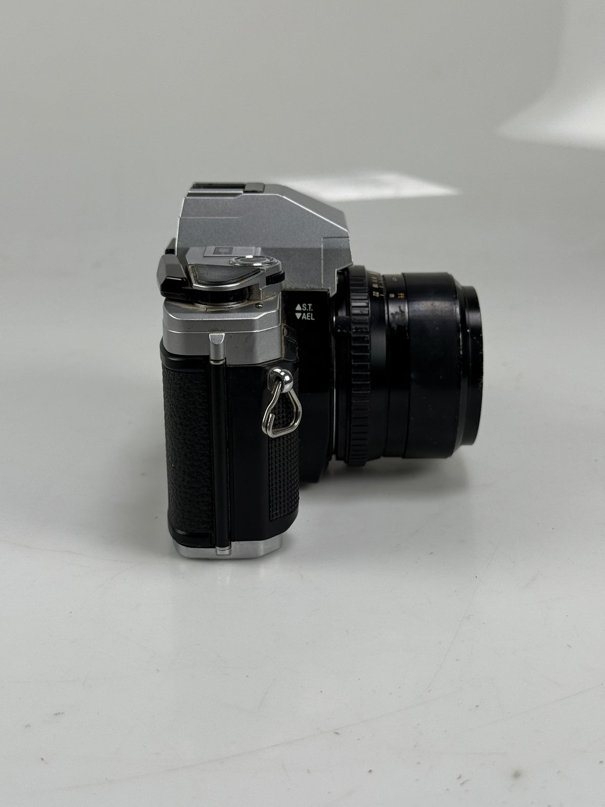 Minolta X-370 35mm SLR Film Camera w/ Celtic 28mm f2.8