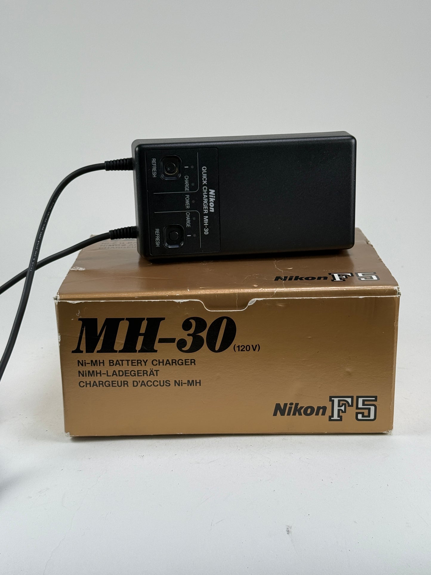 Nikon MH-30 Battery Charger for MN-30 Battery in F5 Cameras