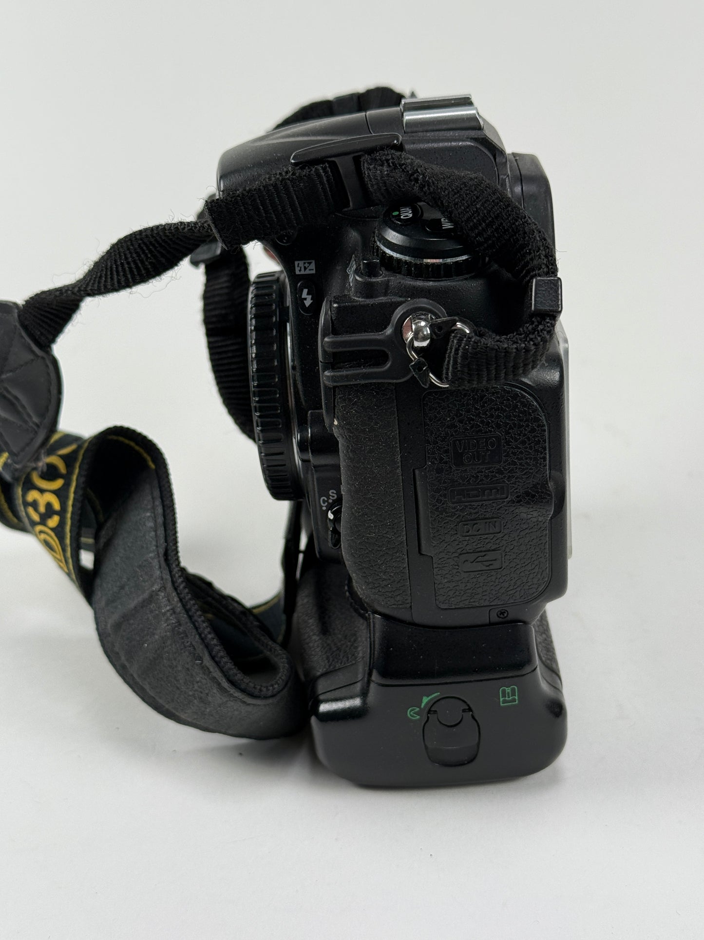 Nikon D300 12.3MP Digital SLR Camera Body w/ Grip