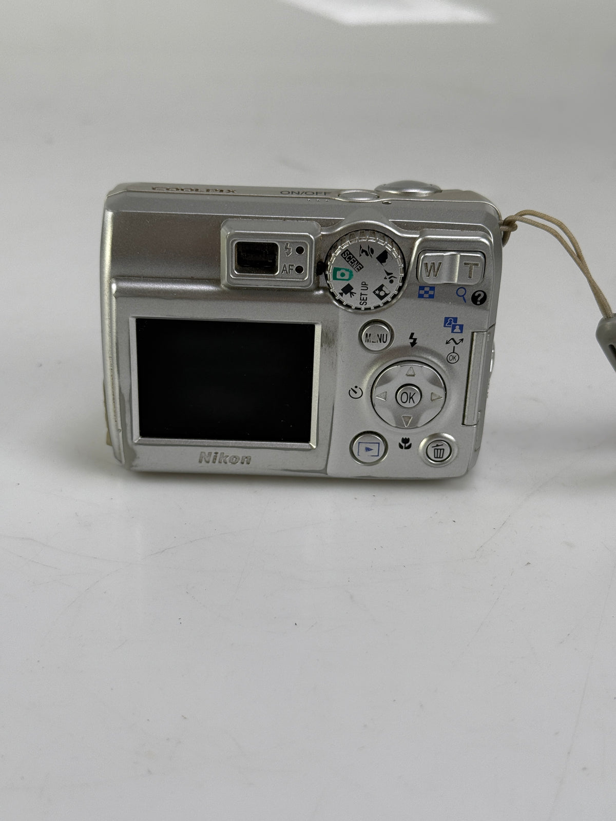 Nikon COOLPIX 4600 E4600 Compact Digital Camera 4MP 3x Zoom Silver