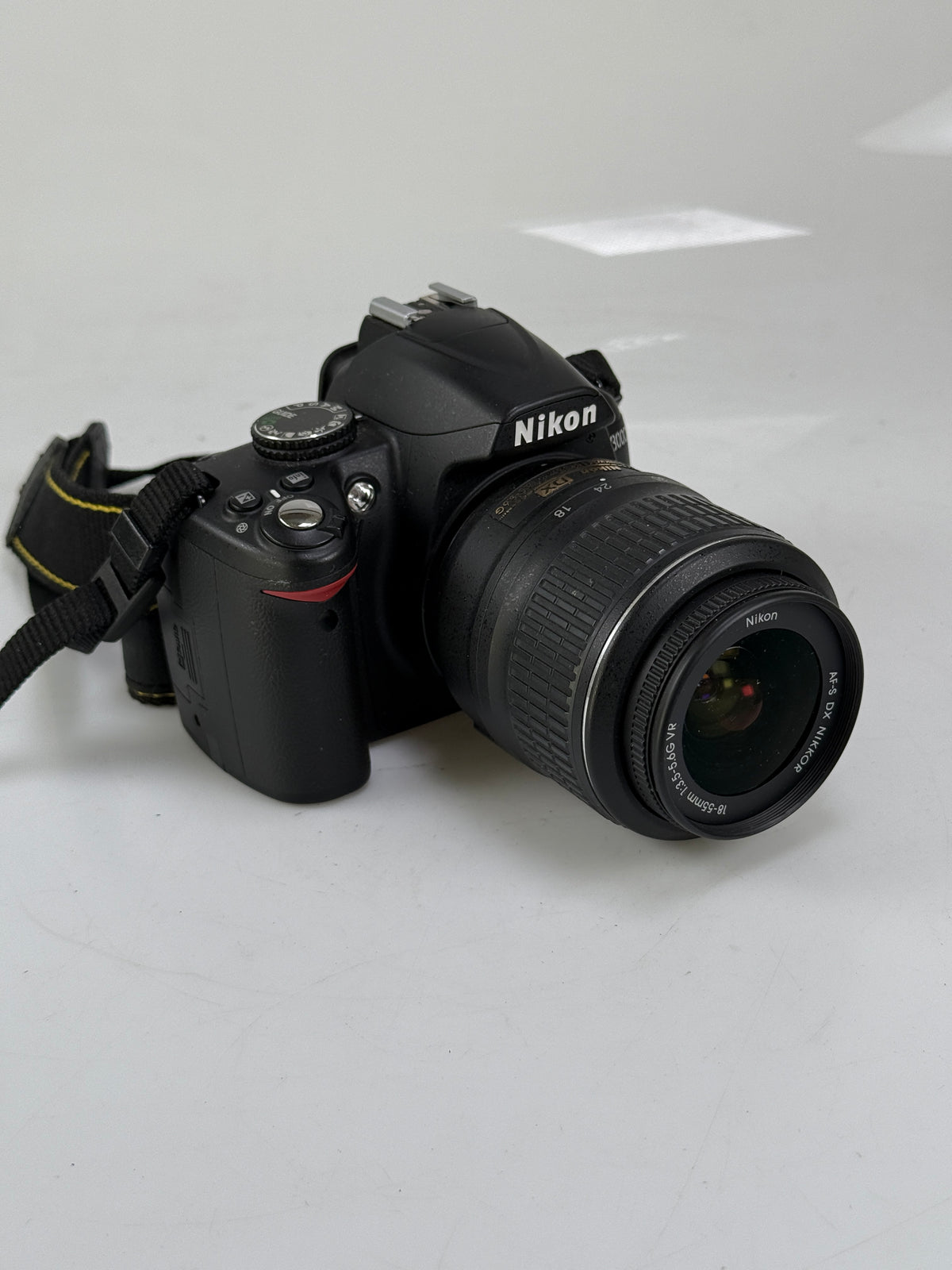 Nikon D3000 10.2MP DSLR Camera w/ 18-55mm lens kit