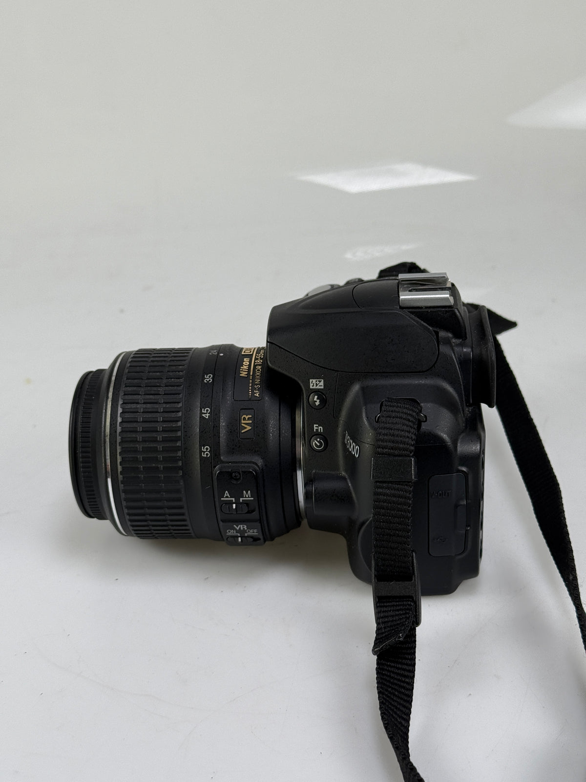 Nikon D3000 10.2MP DSLR Camera w/ 18-55mm lens kit
