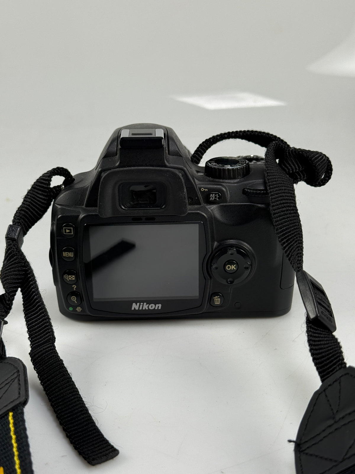 Nikon D60 10.2MP Digital SLR Camera - Kit with 18-55mm f3.5-5.6 VR Lens