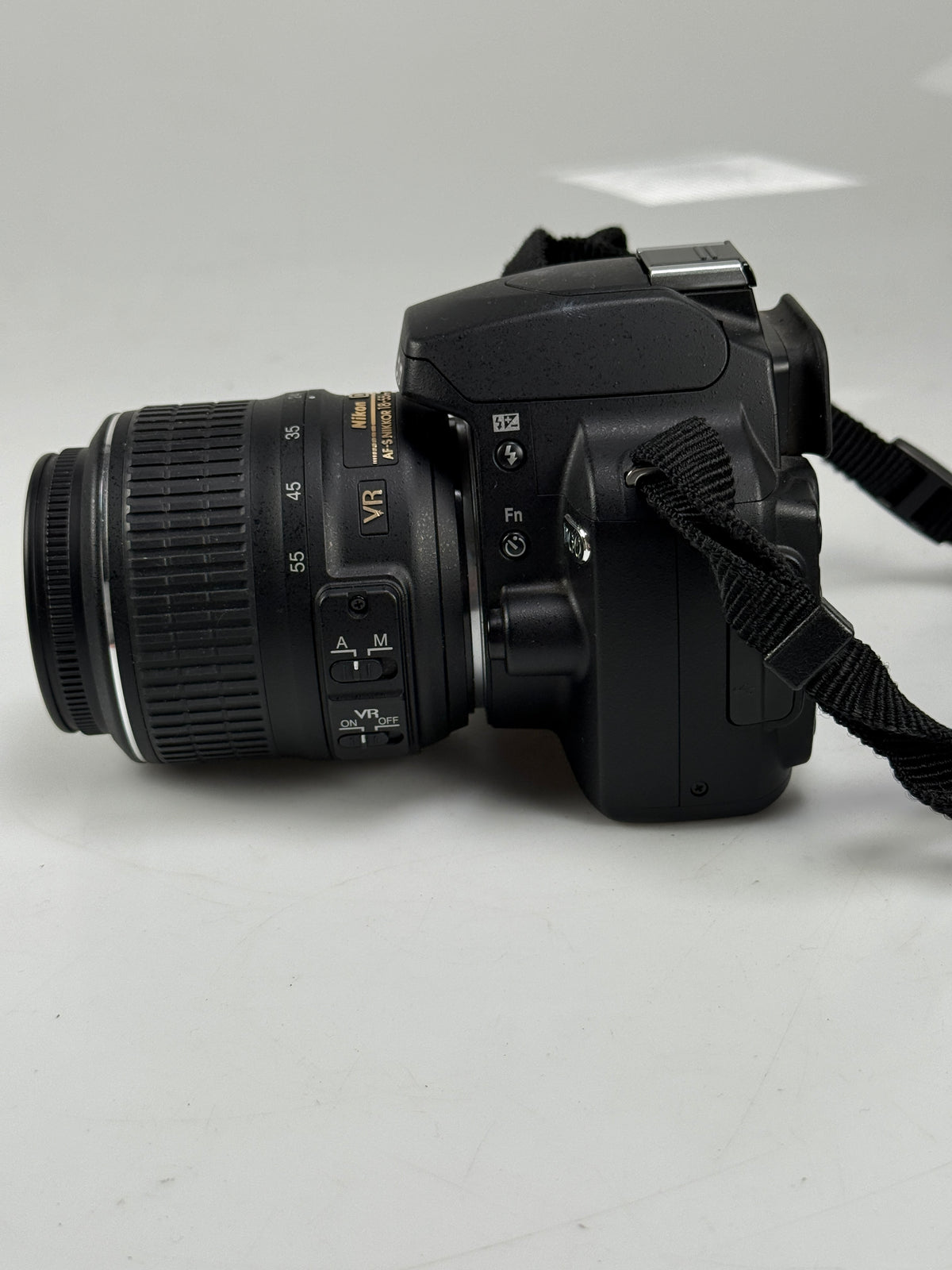 Nikon D60 10.2MP Digital SLR Camera - Kit with 18-55mm f3.5-5.6 VR Lens