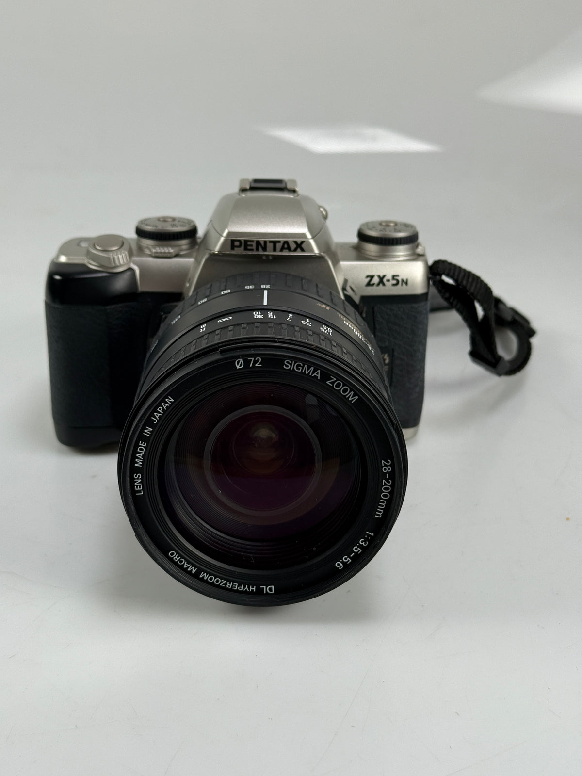 PENTAX ZX-5N 35mm SLR Film Camera w/ sigma 28-200mm Lens & Case