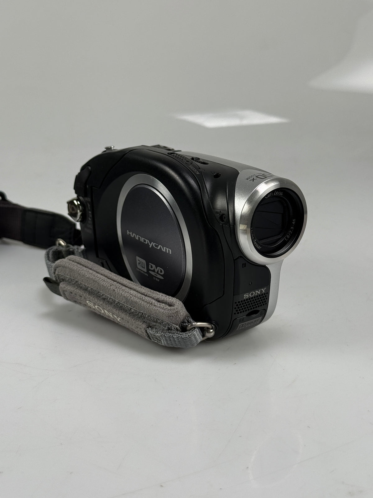 Sony Handycam DCR-DVD103 Camcorder Video Camera Recording