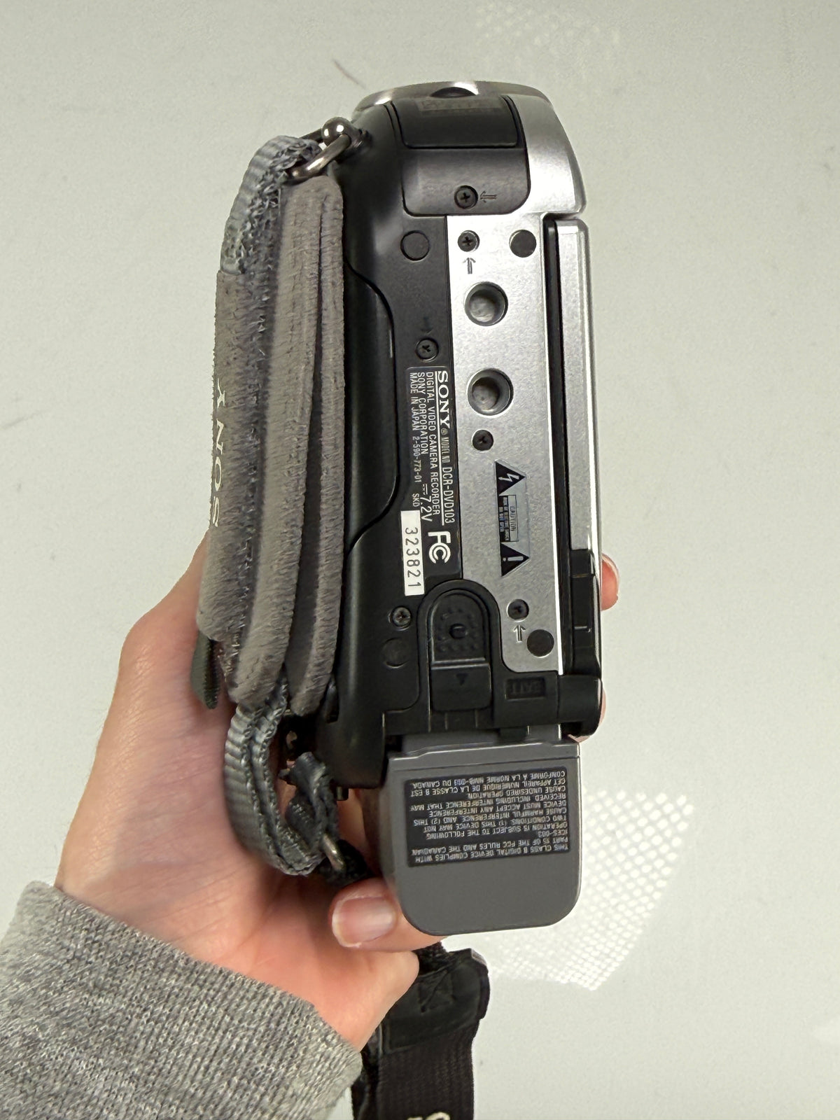 Sony Handycam DCR-DVD103 Camcorder Video Camera Recording